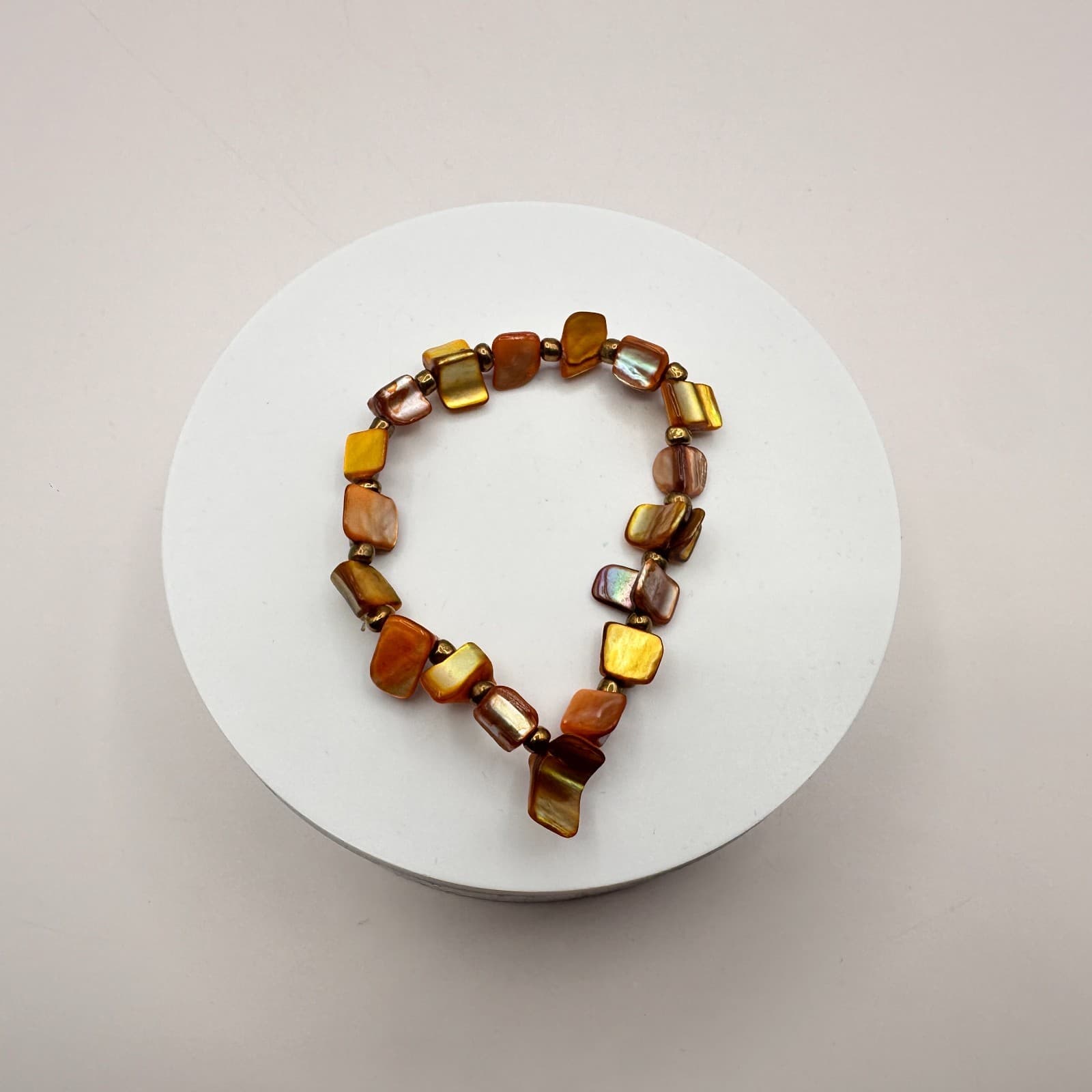 Vintage Y2K Gold Tone Mother of Pearl Shell Stretch Beaded Bracelet Jewelry - Thumbnail 6