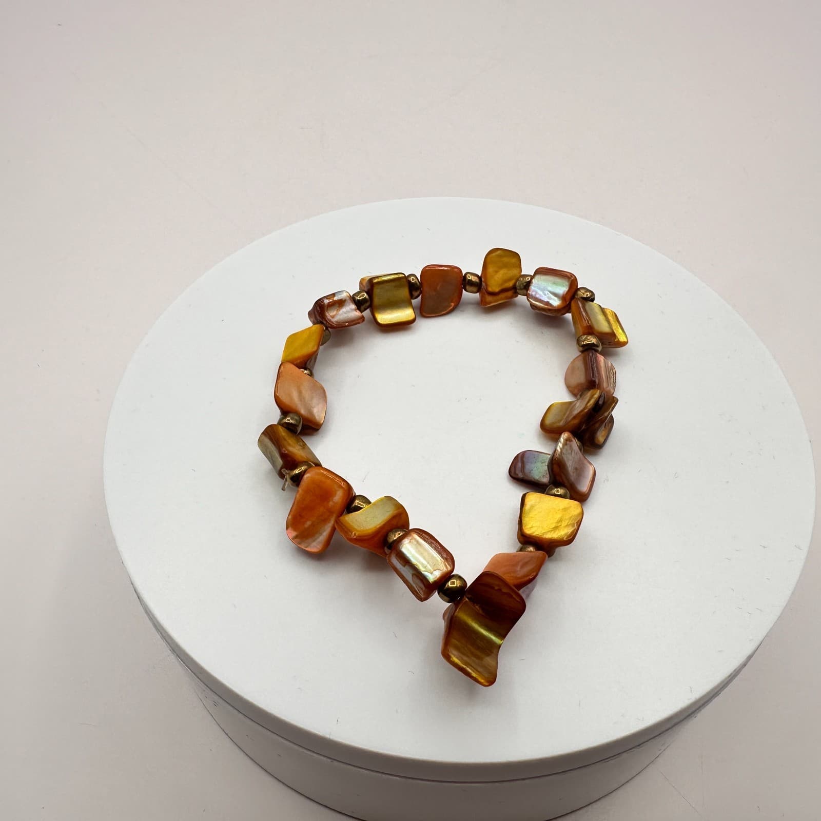 Vintage Y2K Gold Tone Mother of Pearl Shell Stretch Beaded Bracelet Jewelry - Thumbnail 2