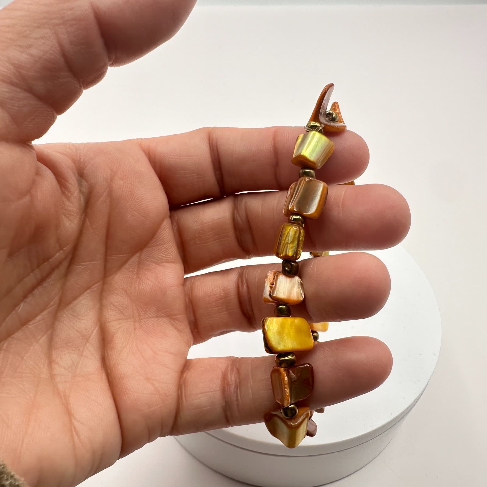 Vintage Y2K Gold Tone Mother of Pearl Shell Stretch Beaded Bracelet Jewelry - Thumbnail 7