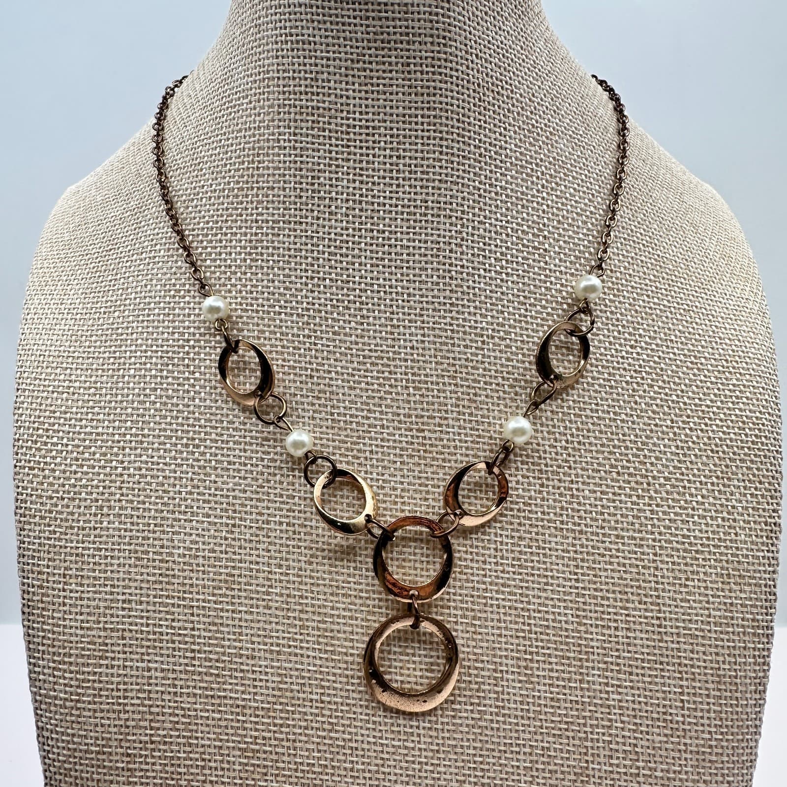 Vintage Y2K Gold Tone Faux Pearl Geometric Circle Link Necklace Women's Jewelry - Image 1
