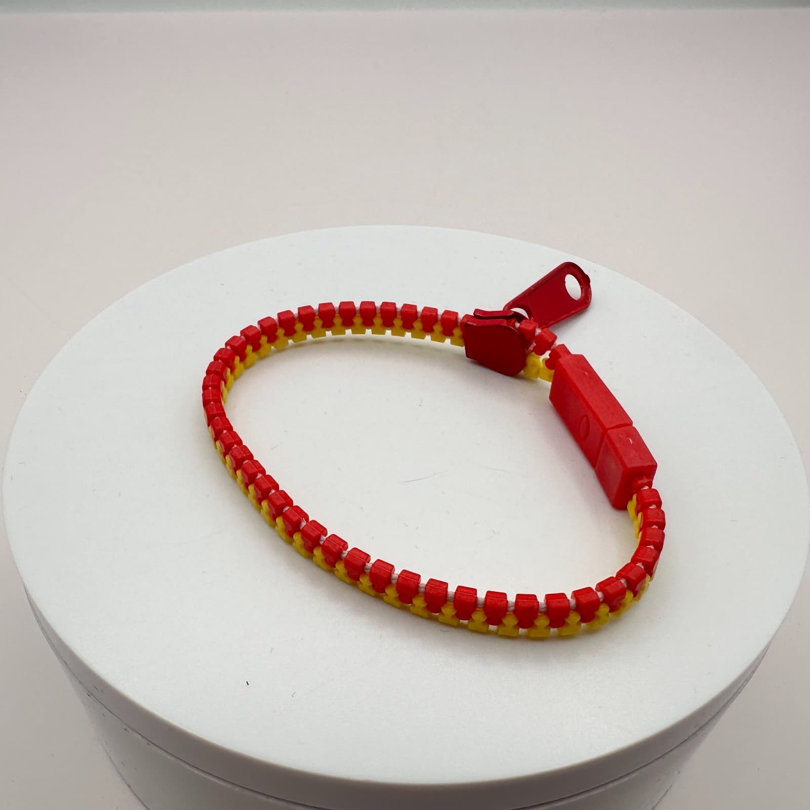 Vintage Y2K Red Yellow Zipper Fidget Bracelet Retro Plastic Classic Jewelry - Thumbnail 3