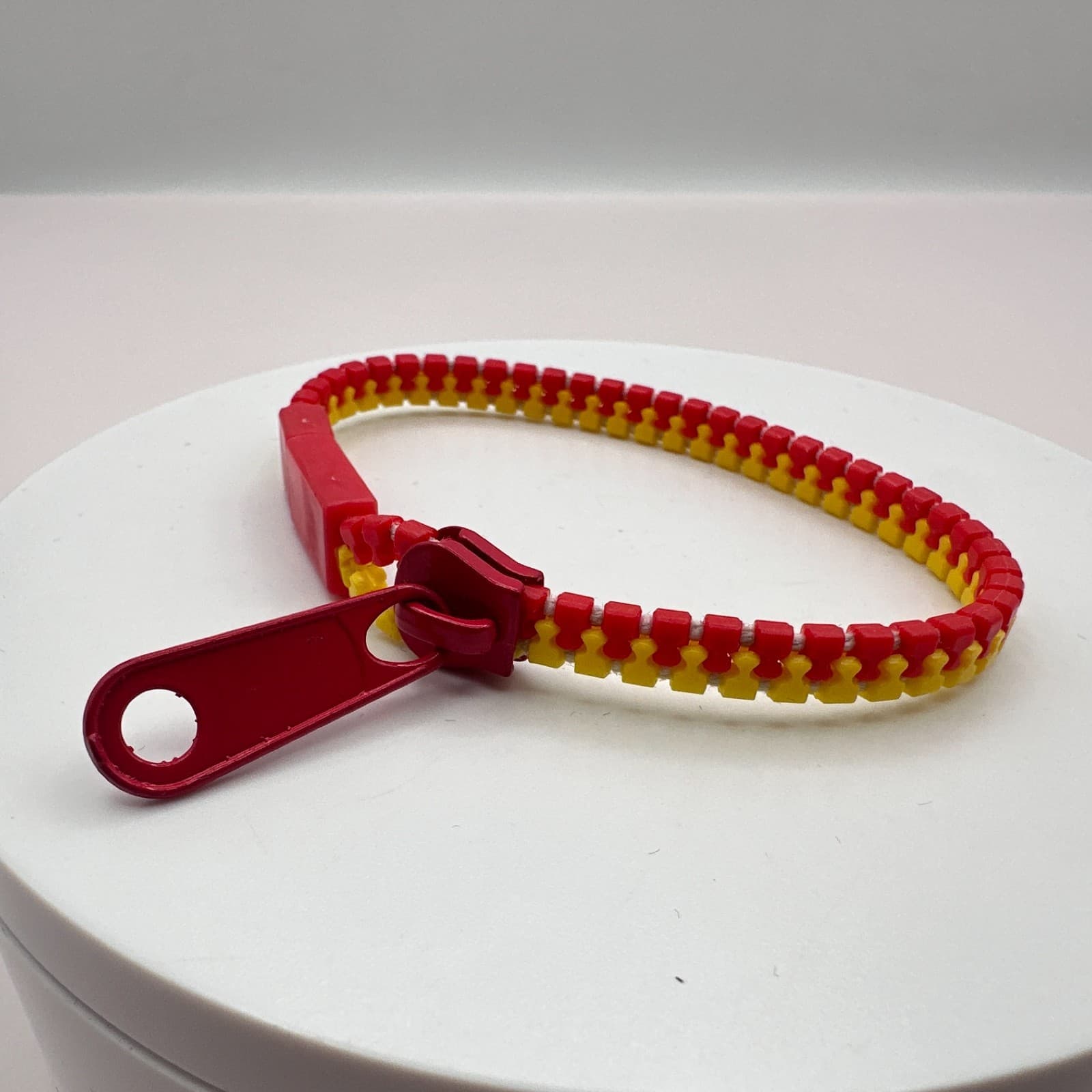 Vintage Y2K Red Yellow Zipper Fidget Bracelet Retro Plastic Classic Jewelry - Thumbnail 4