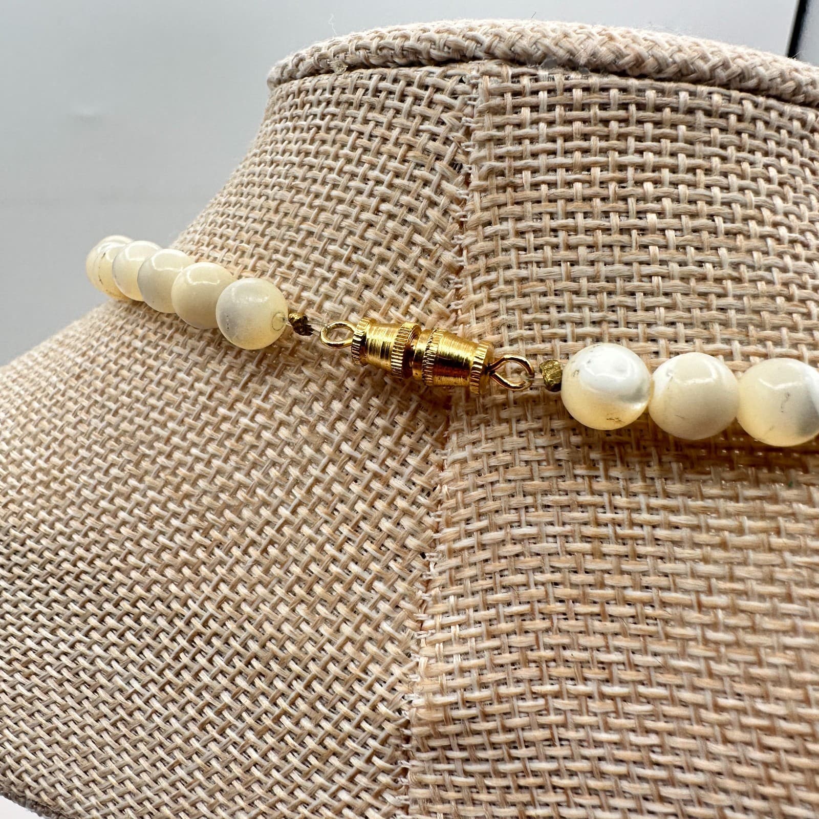 Vintage 90s White Mother of Pearl Bead Necklace Boho Fashion Women's Jewelry - Thumbnail 5