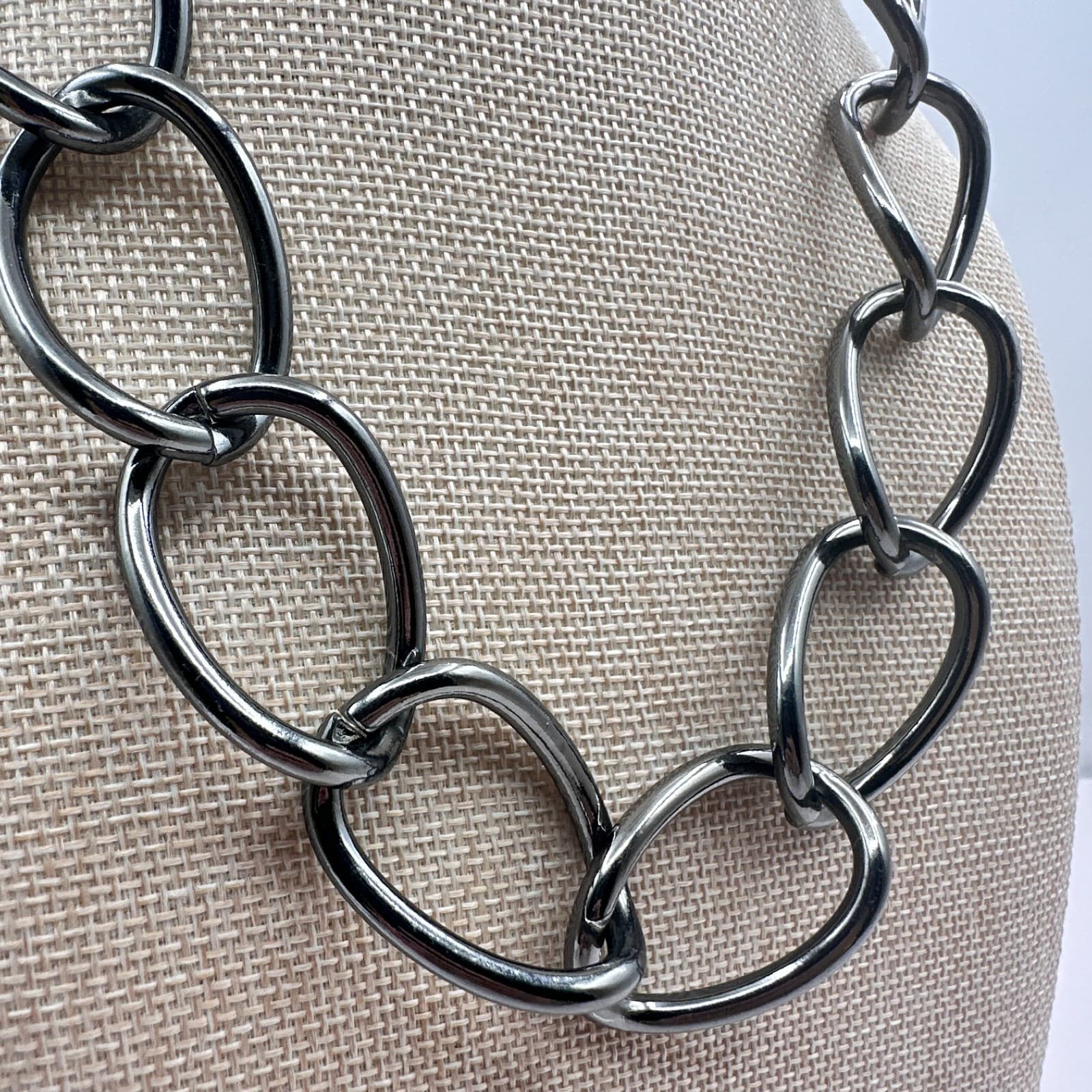 Vintage 90s Chunky Gunmetal Oval Link Statement Necklace Polished Finish Jewelry - Thumbnail 4