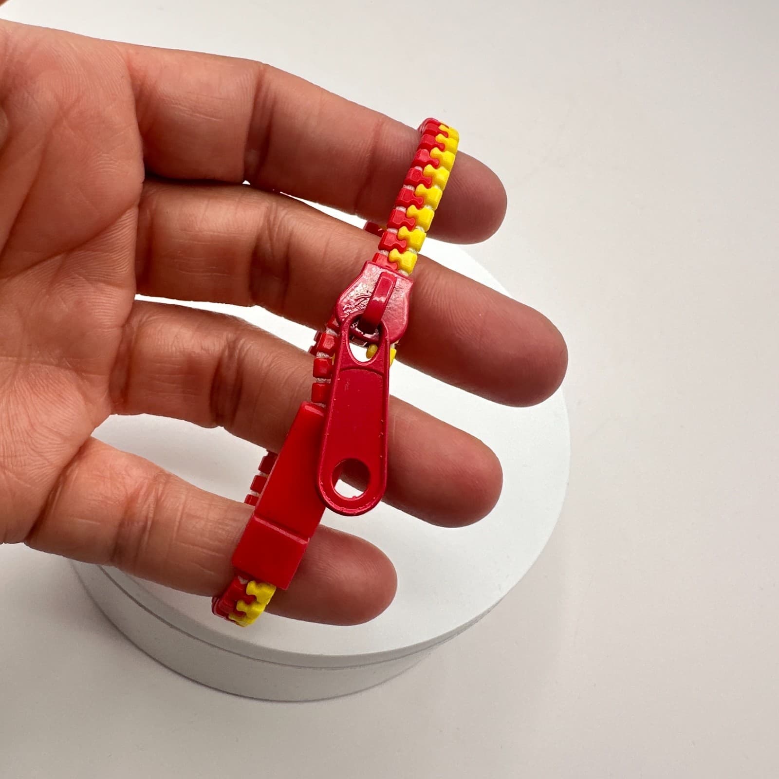 Vintage Y2K Red Yellow Zipper Fidget Bracelet Retro Plastic Classic Jewelry - Thumbnail 6