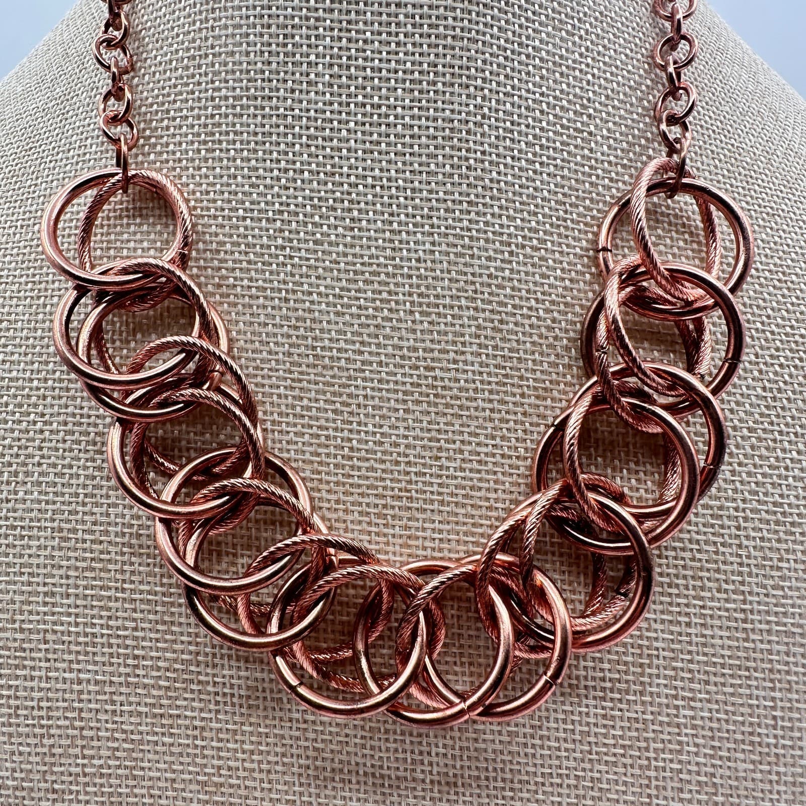 VTG 90s Rose Gold Interlocking Circle Link Statement Necklace Women's Jewelry - Thumbnail 2