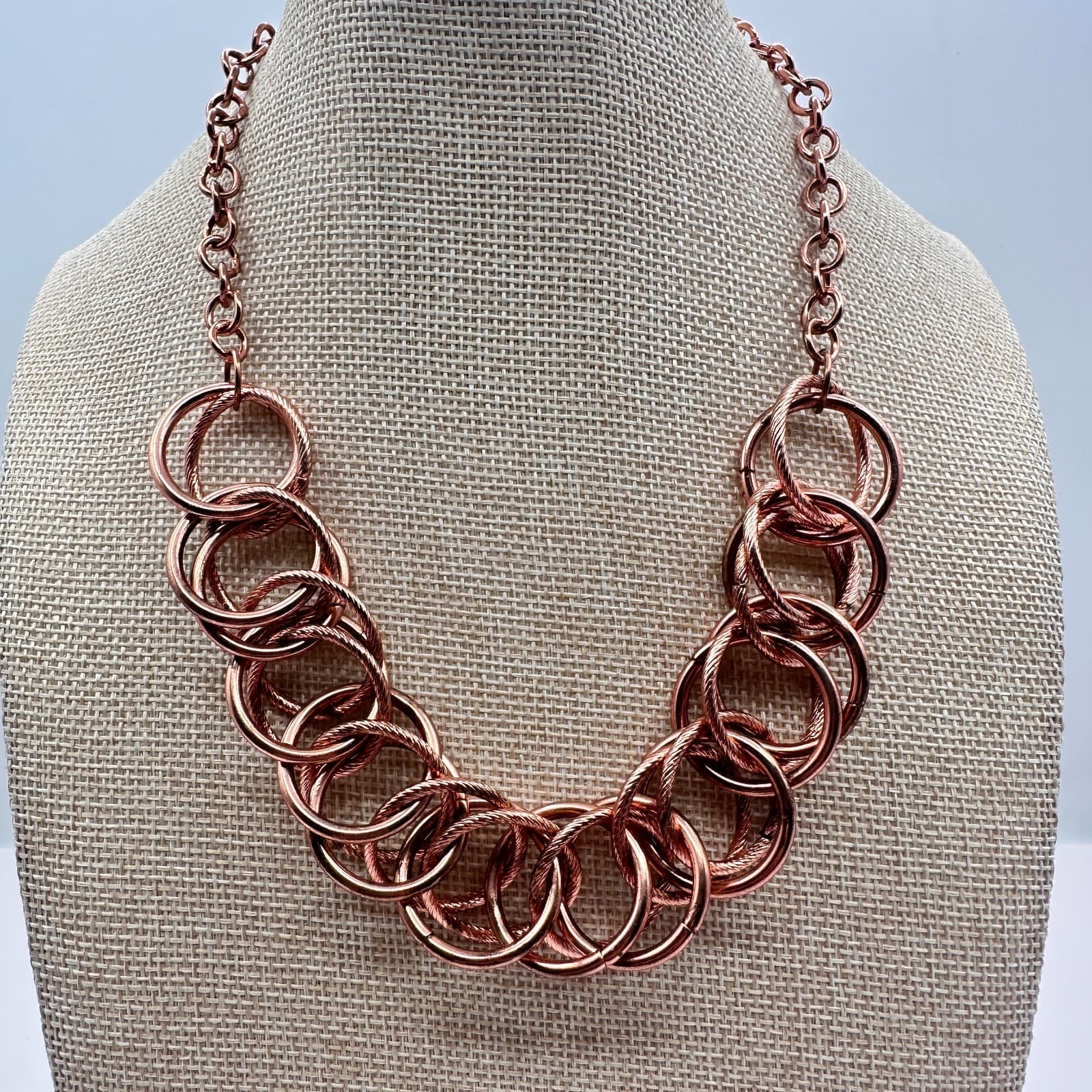 VTG 90s Rose Gold Interlocking Circle Link Statement Necklace Women's Jewelry - Image 1