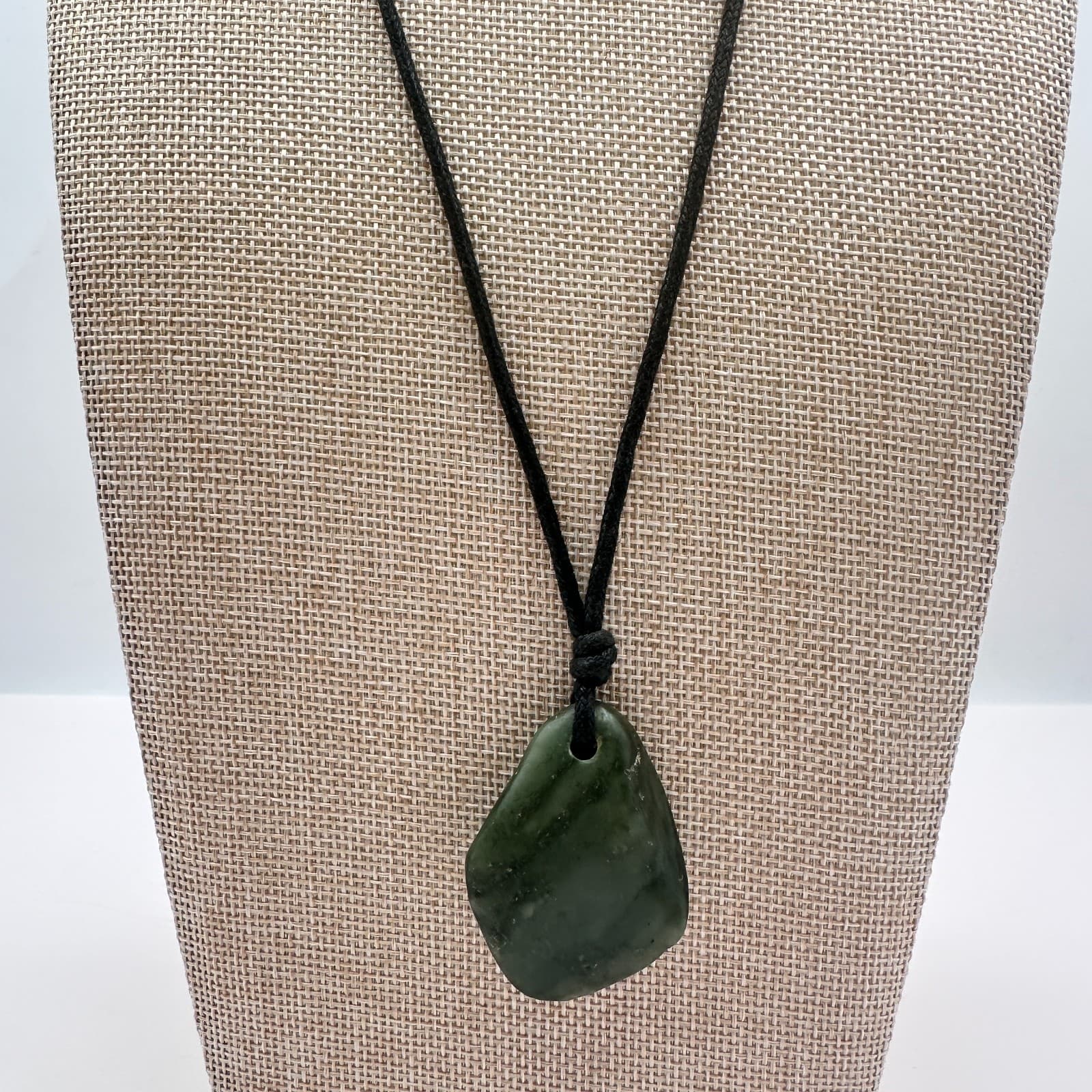Vintage 90s Women Hand Carved Dark Green Nephrite Jade Pendant Necklace Jewelry - Thumbnail 2