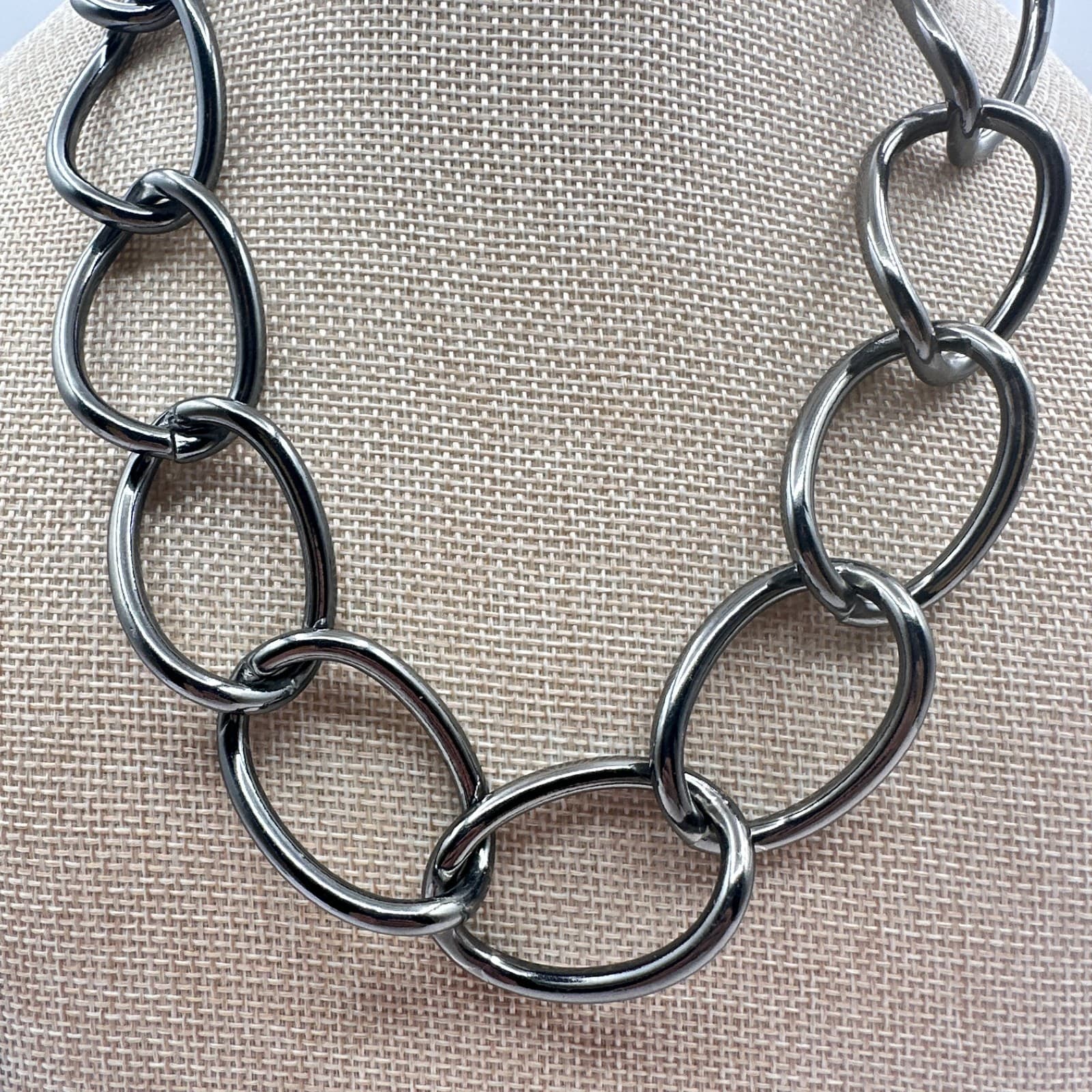 Vintage 90s Chunky Gunmetal Oval Link Statement Necklace Polished Finish Jewelry - Thumbnail 3