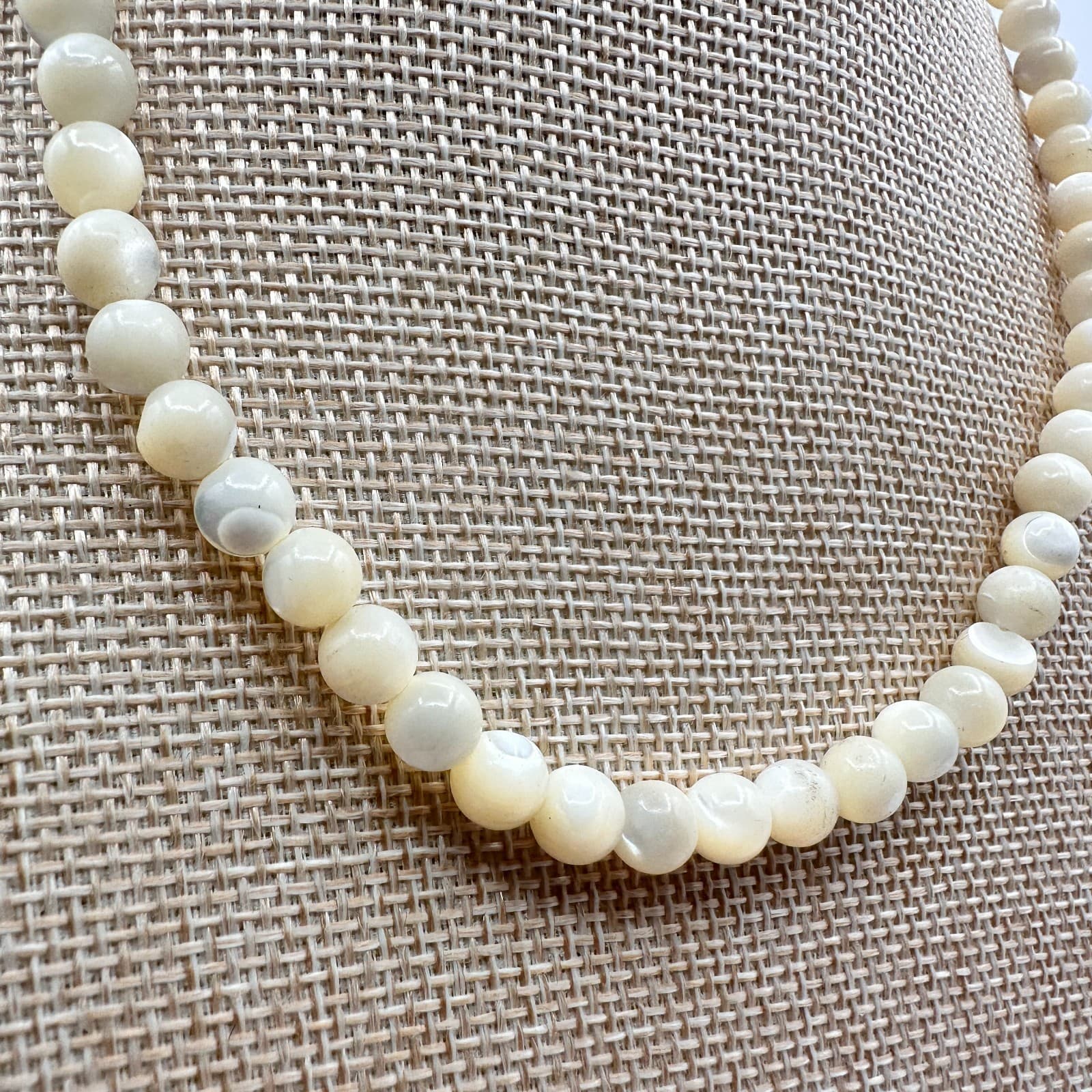 Vintage 90s White Mother of Pearl Bead Necklace Boho Fashion Women's Jewelry - Thumbnail 2