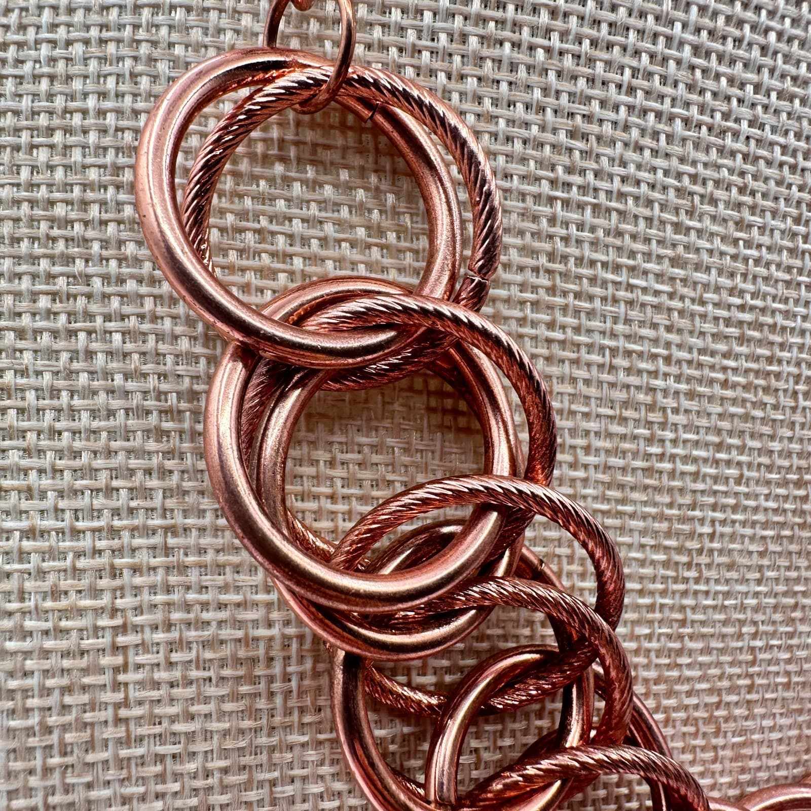VTG 90s Rose Gold Interlocking Circle Link Statement Necklace Women's Jewelry - Thumbnail 3