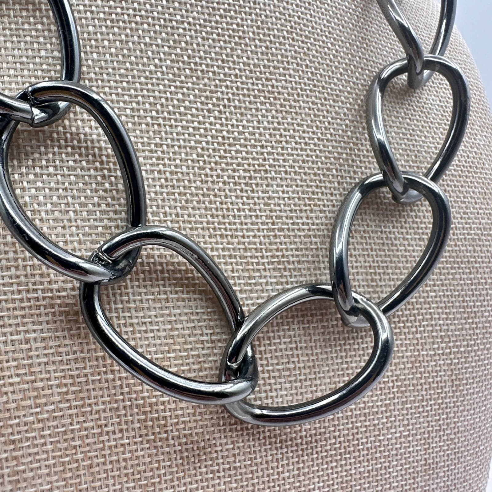 Vintage 90s Chunky Gunmetal Oval Link Statement Necklace Polished Finish Jewelry - Thumbnail 5