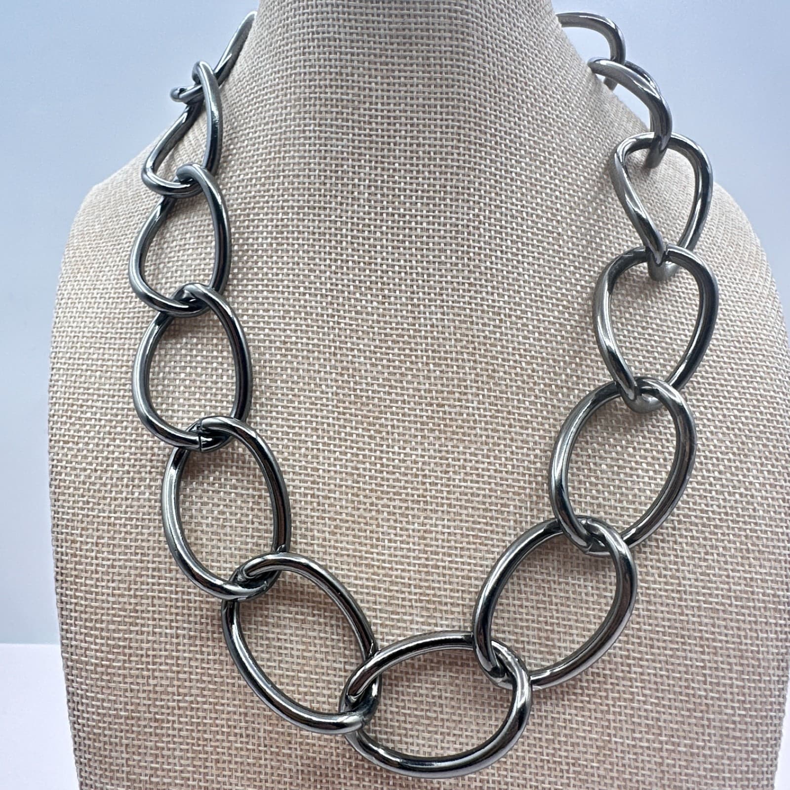 Vintage 90s Chunky Gunmetal Oval Link Statement Necklace Polished Finish Jewelry - Thumbnail 2