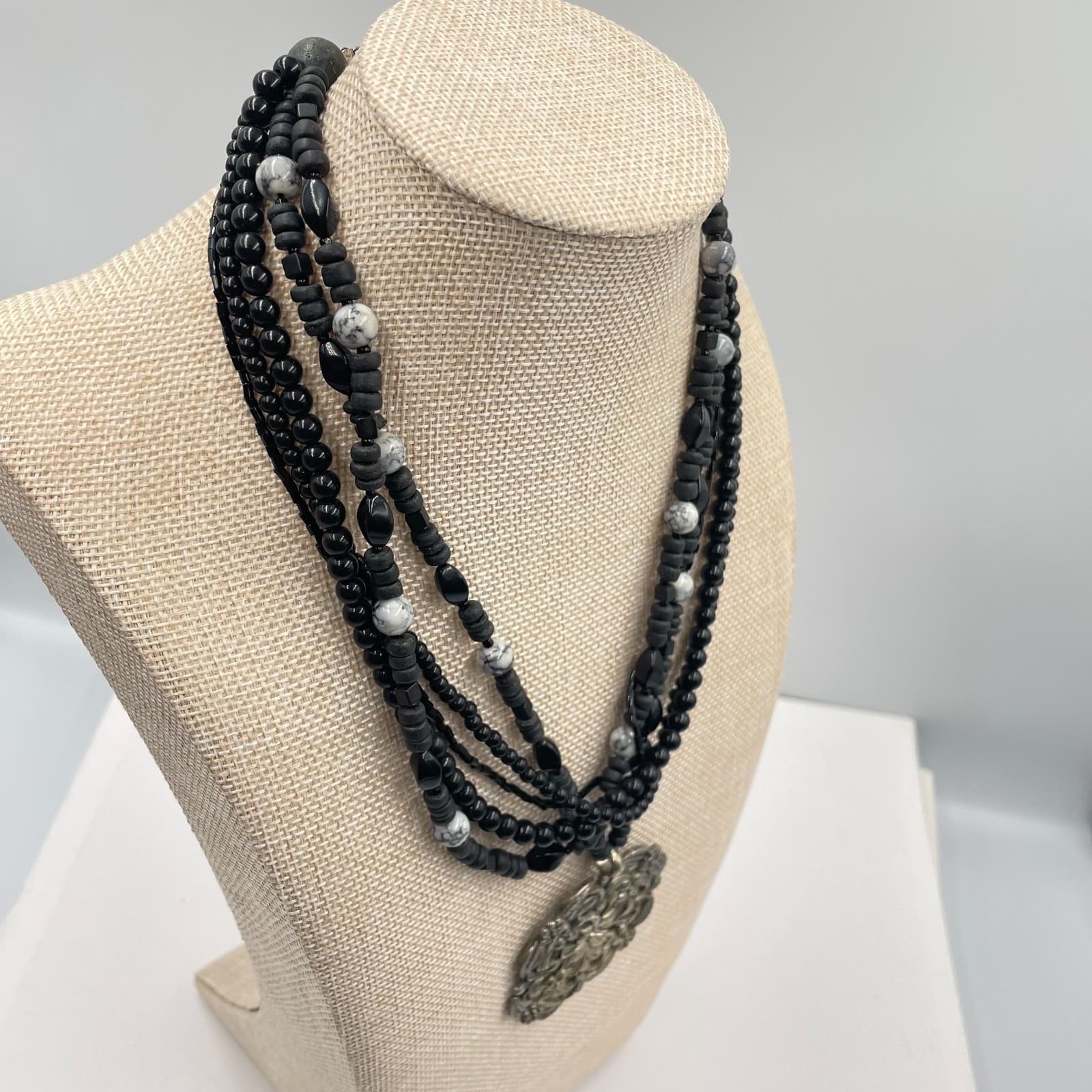 VJ Silver-Tone Multistrand Oxidize Metal Flower Black Beads Bib Lobster Necklace - Thumbnail 8