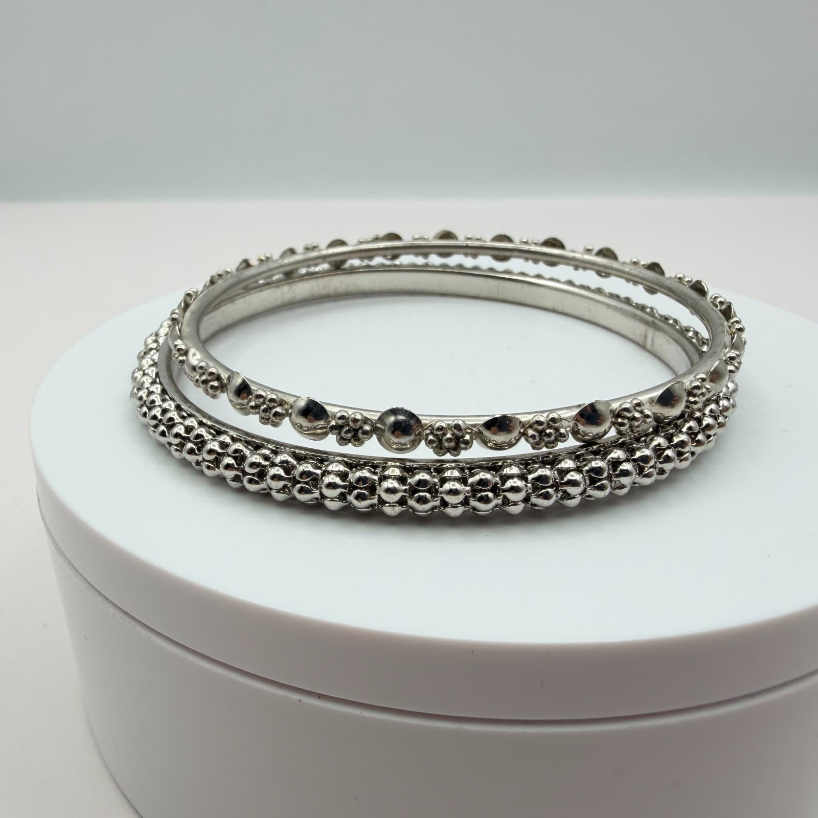 Vintage Y2K Silver Tone Textured Bangle Boho Women's Classic Fashion Jewelry - Thumbnail 2