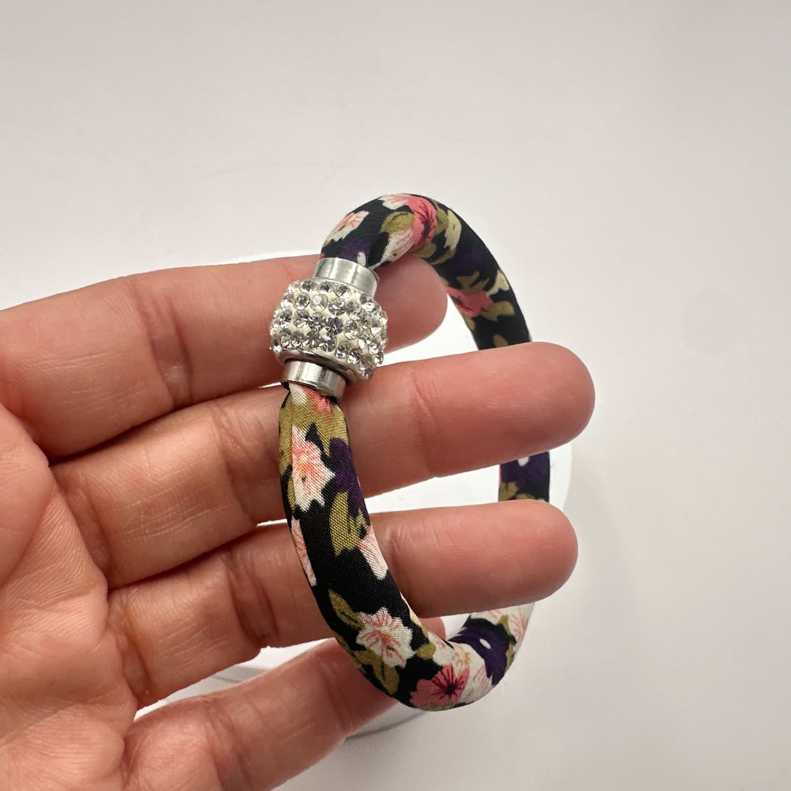 Vintage 90s Floral Fabric Bangle Bracelet Glass Rhinestone Charm Classic Jewelry - Thumbnail 6