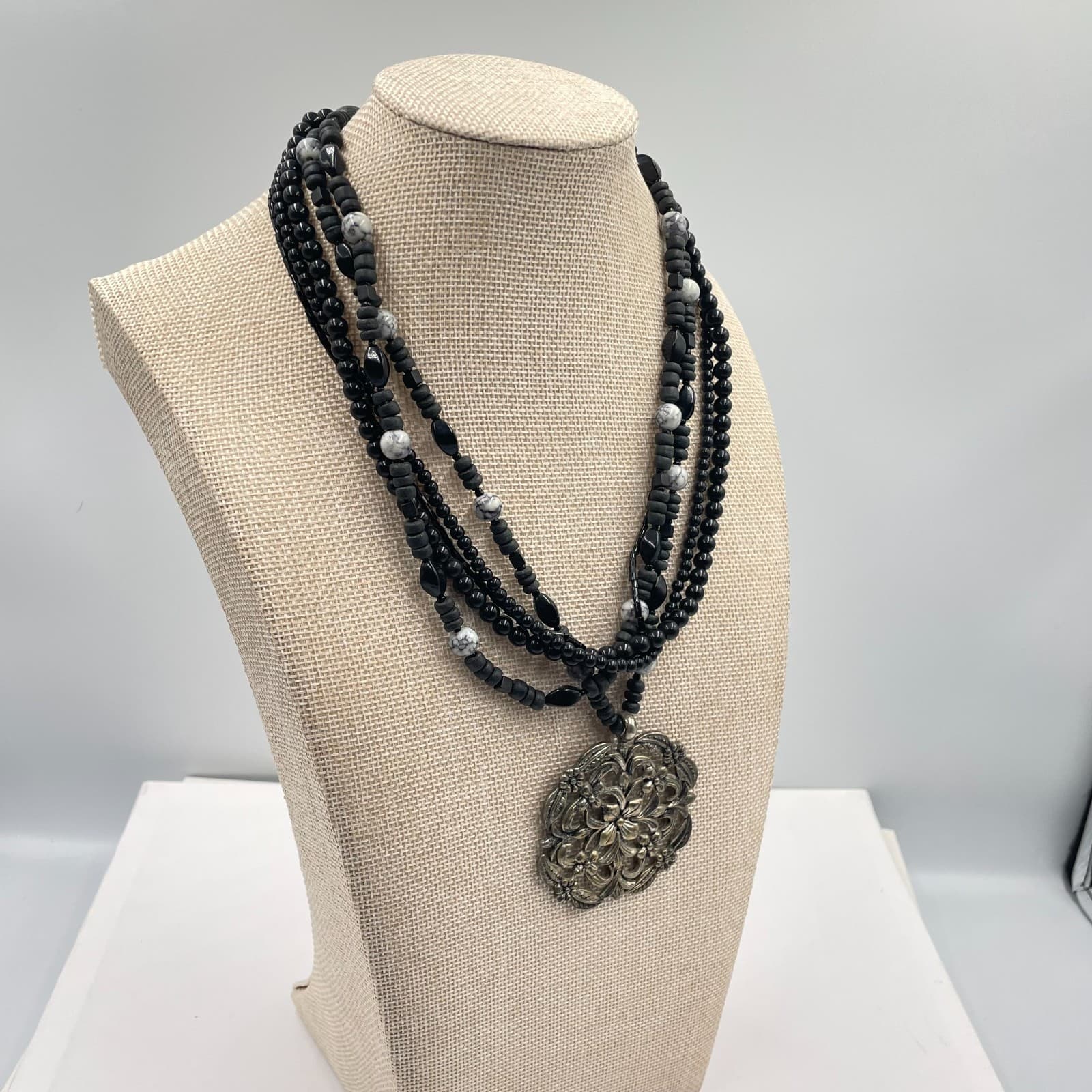 VJ Silver-Tone Multistrand Oxidize Metal Flower Black Beads Bib Lobster Necklace - Thumbnail 5