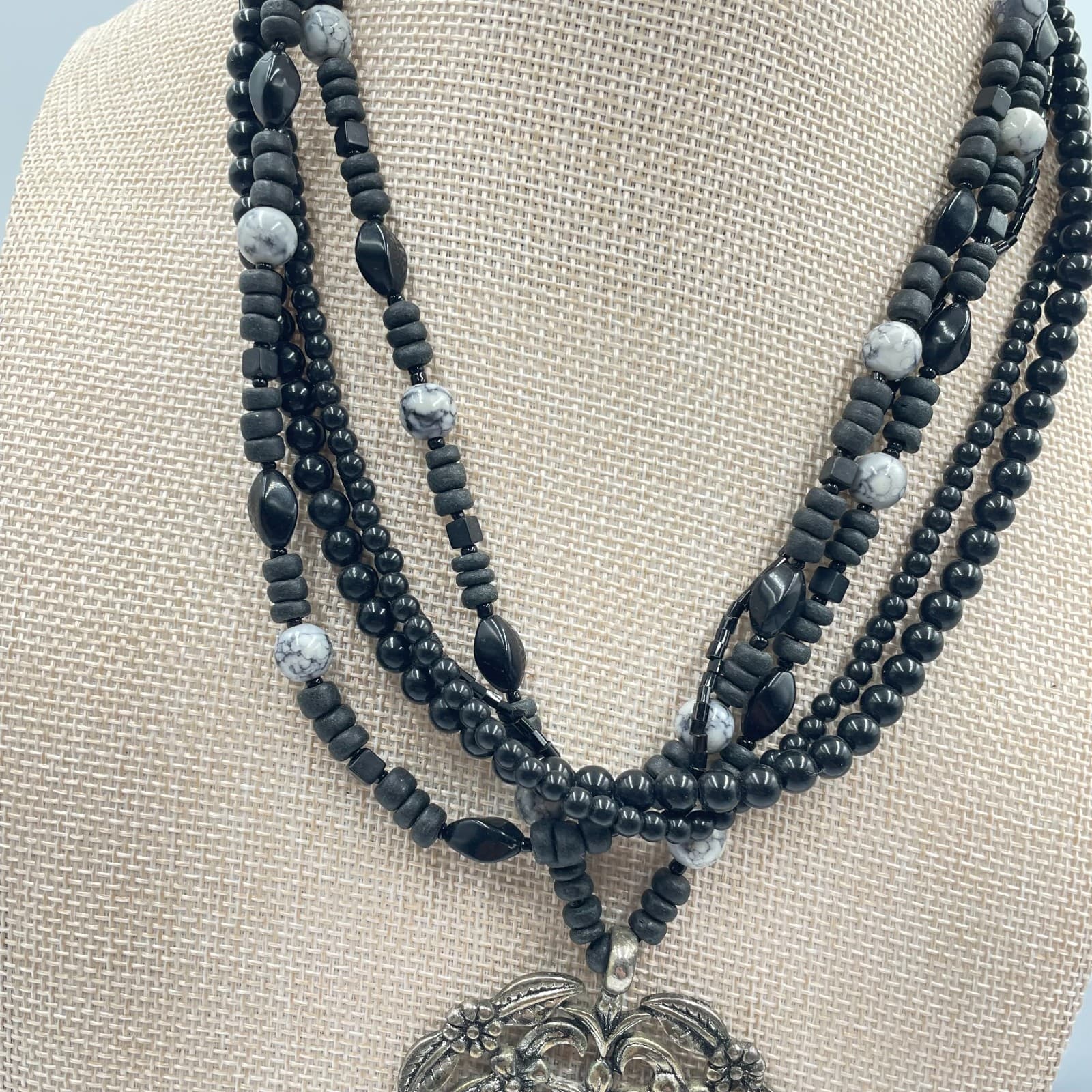 VJ Silver-Tone Multistrand Oxidize Metal Flower Black Beads Bib Lobster Necklace - Thumbnail 4