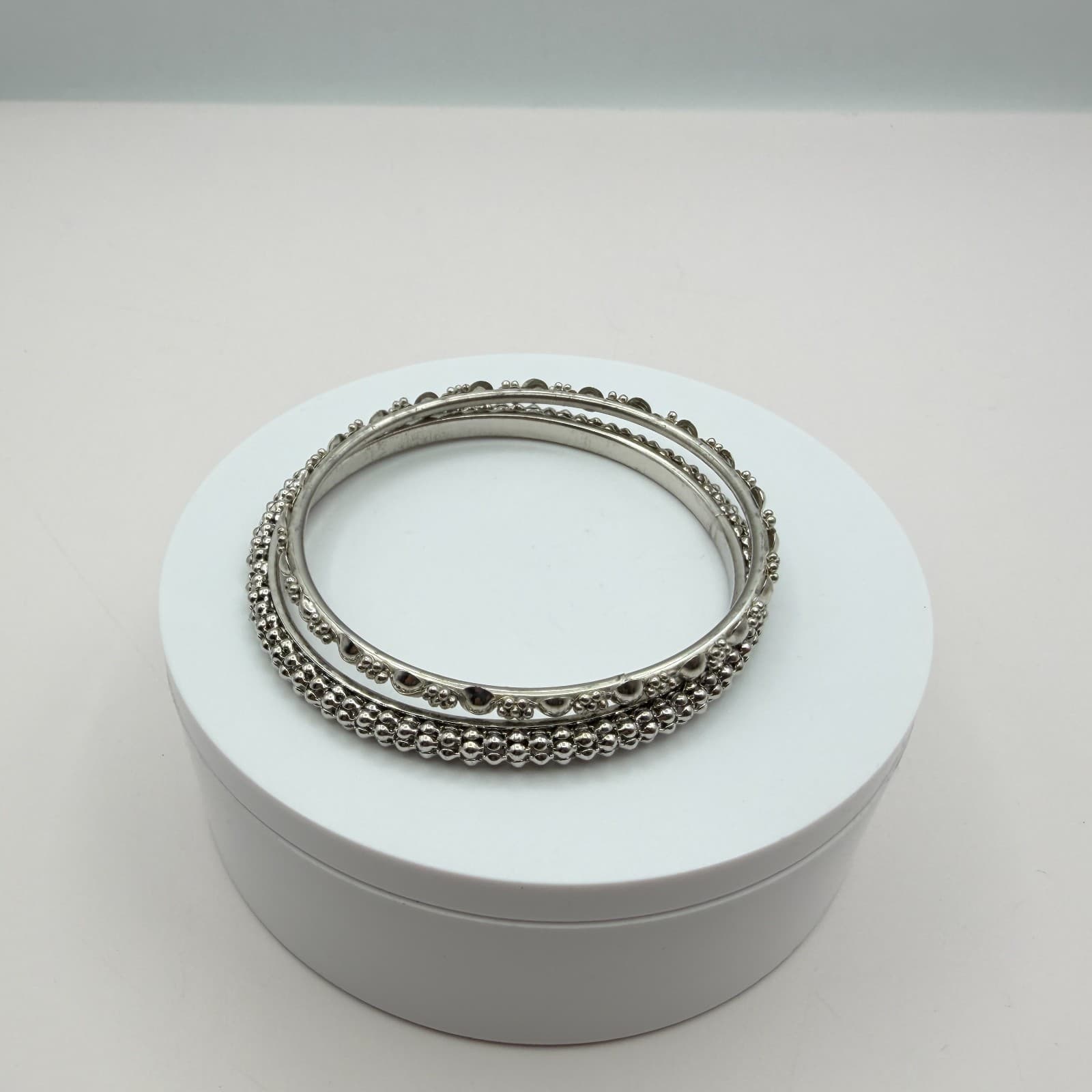 Vintage Y2K Silver Tone Textured Bangle Boho Women's Classic Fashion Jewelry - Thumbnail 3