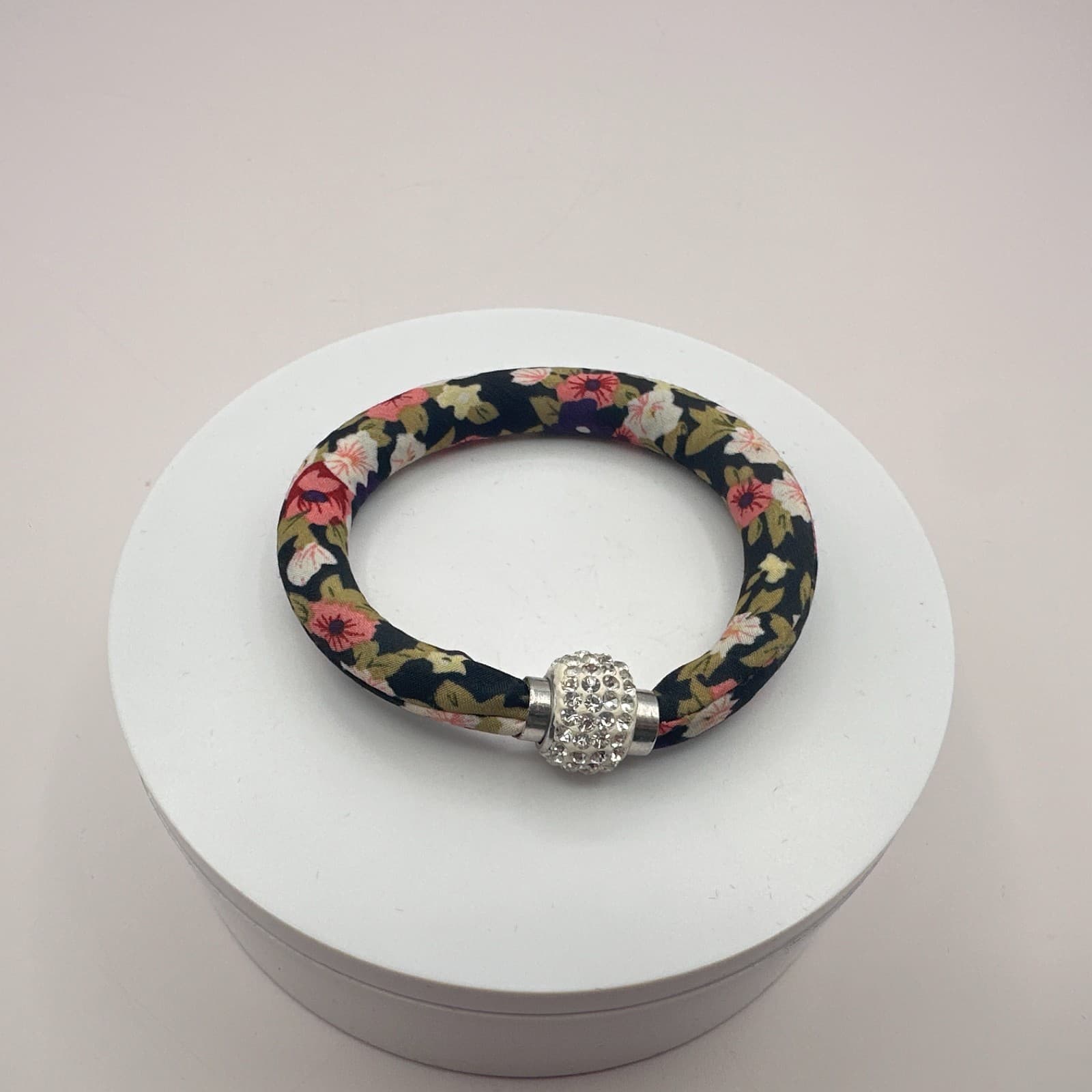 Vintage 90s Floral Fabric Bangle Bracelet Glass Rhinestone Charm Classic Jewelry - Thumbnail 4