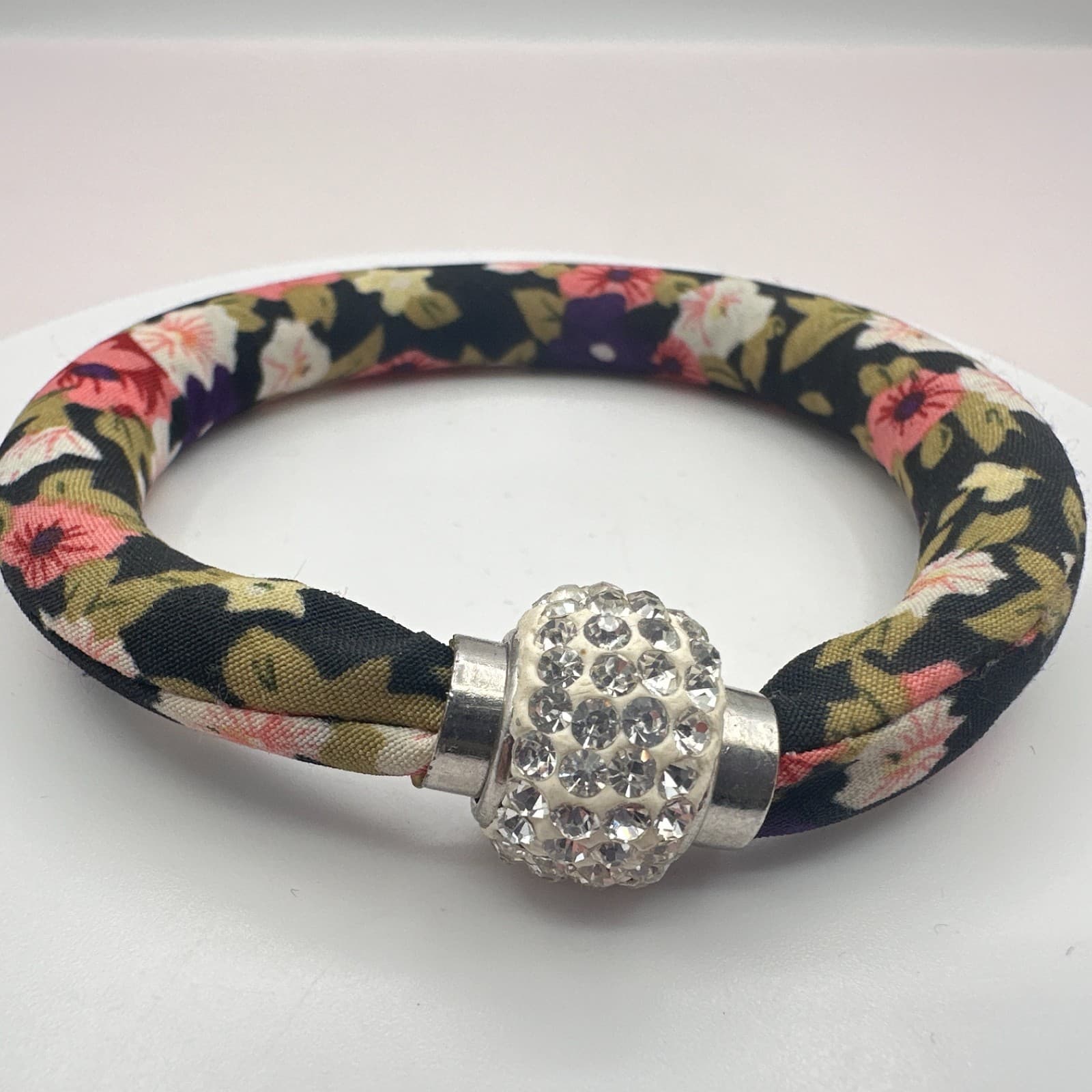 Vintage 90s Floral Fabric Bangle Bracelet Glass Rhinestone Charm Classic Jewelry - Thumbnail 2