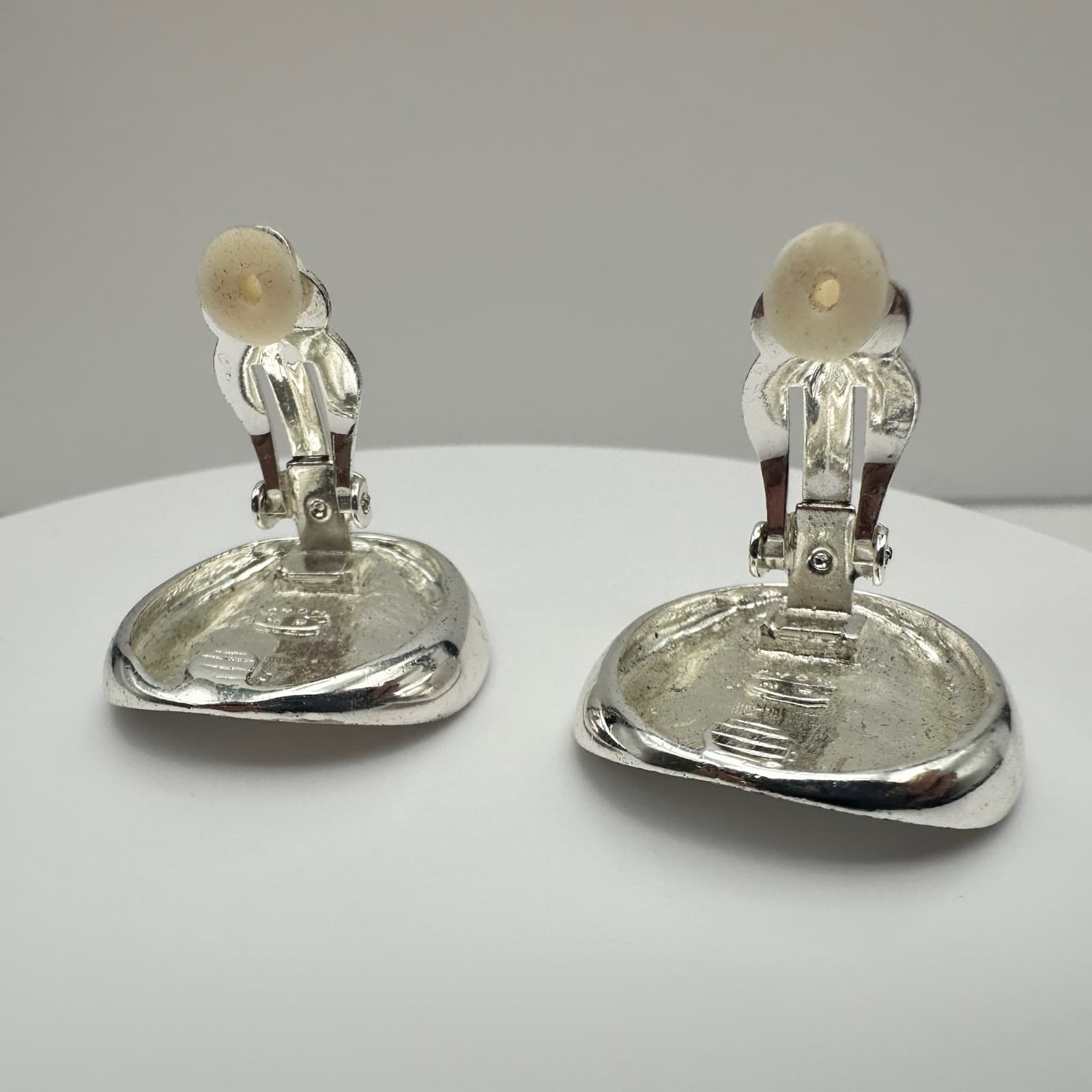 Vintage Avon Clip-On Dome Earrings Silver Tone Y2K 90s 80s Women's Jewelry - Thumbnail 3