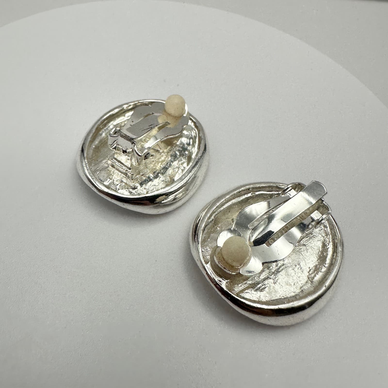 Vintage Avon Clip-On Dome Earrings Silver Tone Y2K 90s 80s Women's Jewelry - Thumbnail 6