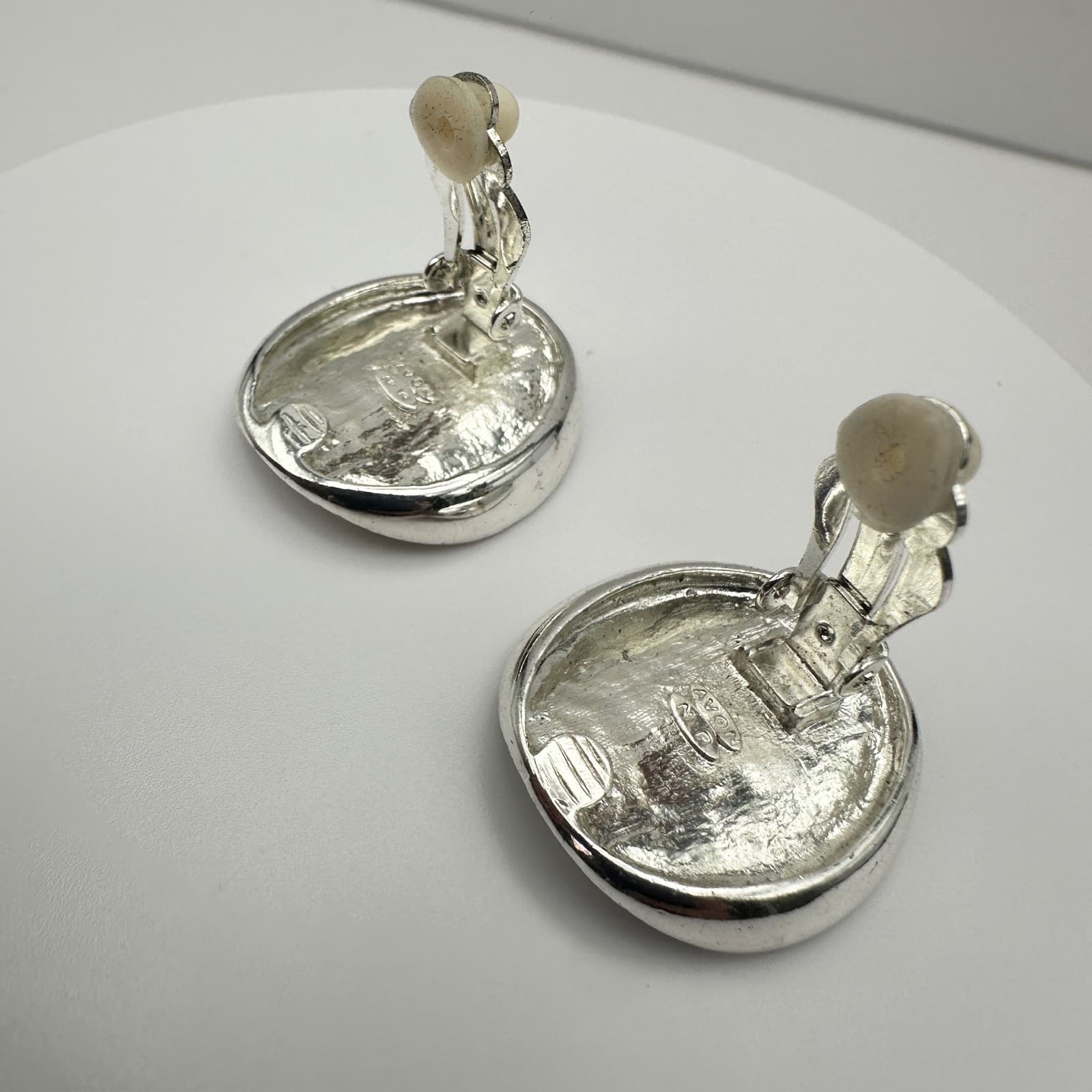 Vintage Avon Clip-On Dome Earrings Silver Tone Y2K 90s 80s Women's Jewelry - Thumbnail 4