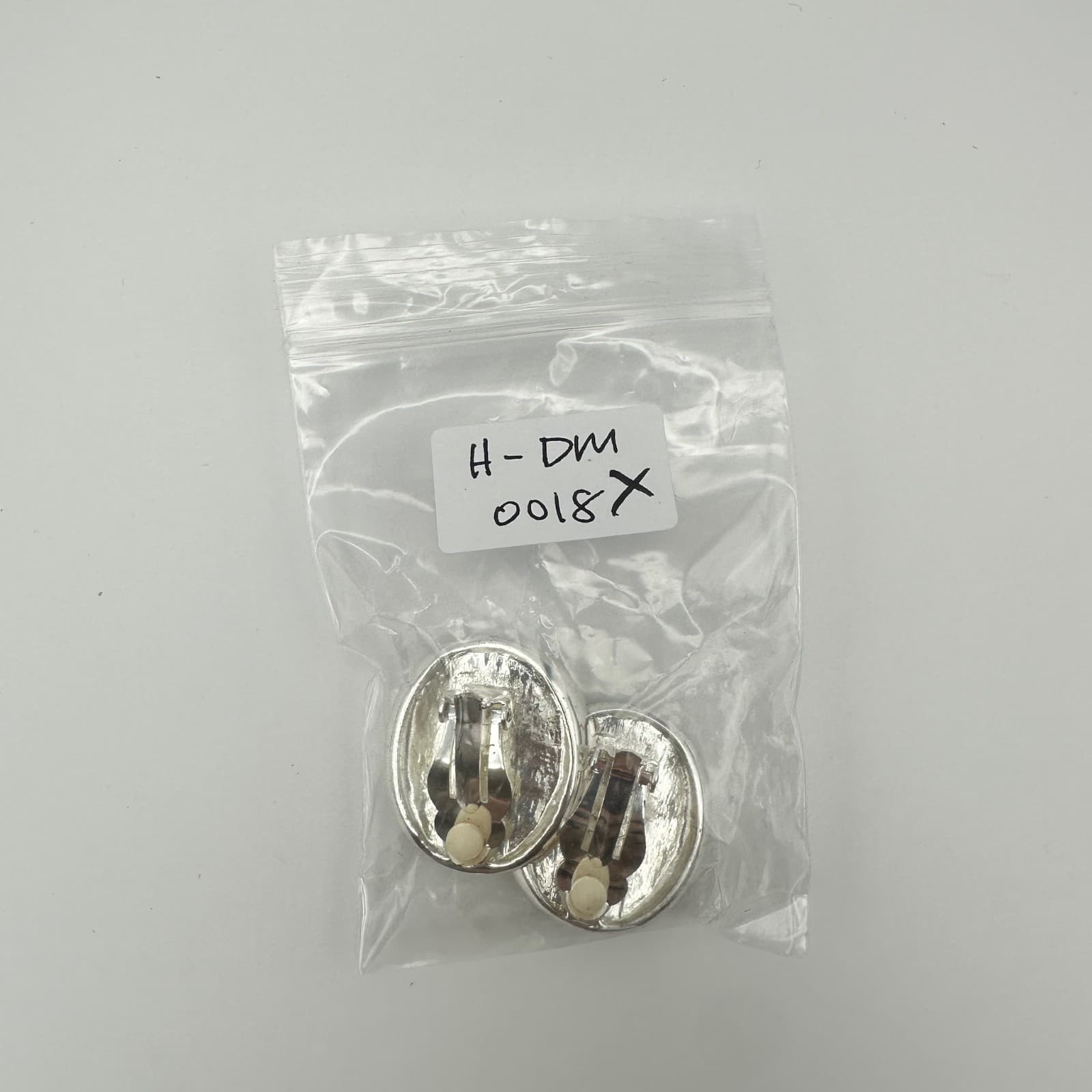 Vintage Avon Clip-On Dome Earrings Silver Tone Y2K 90s 80s Women's Jewelry - Thumbnail 8