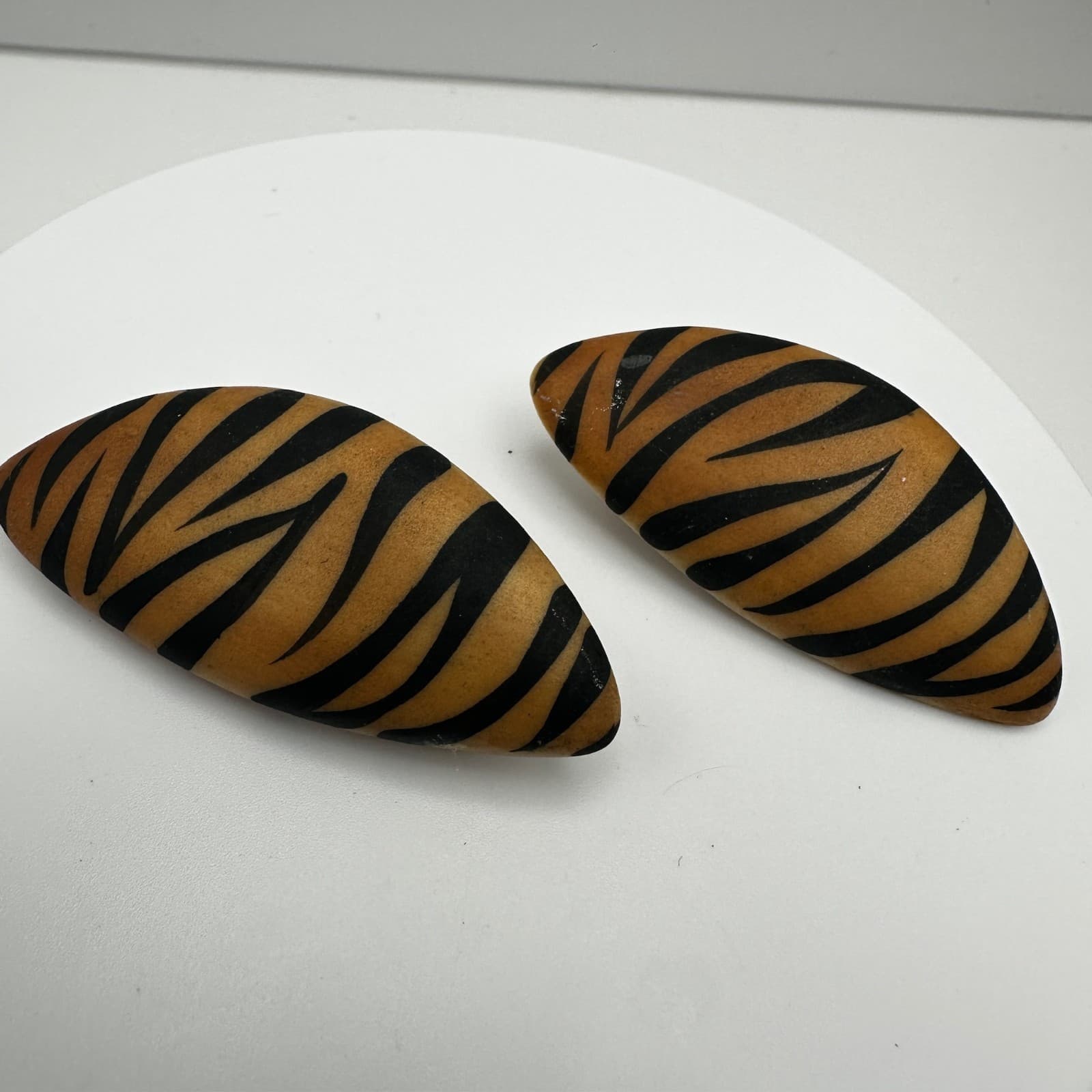 Vintage 90s Tiger Print Animal Statement Domed Clip-On Earrings Costume Jewelry - Thumbnail 2
