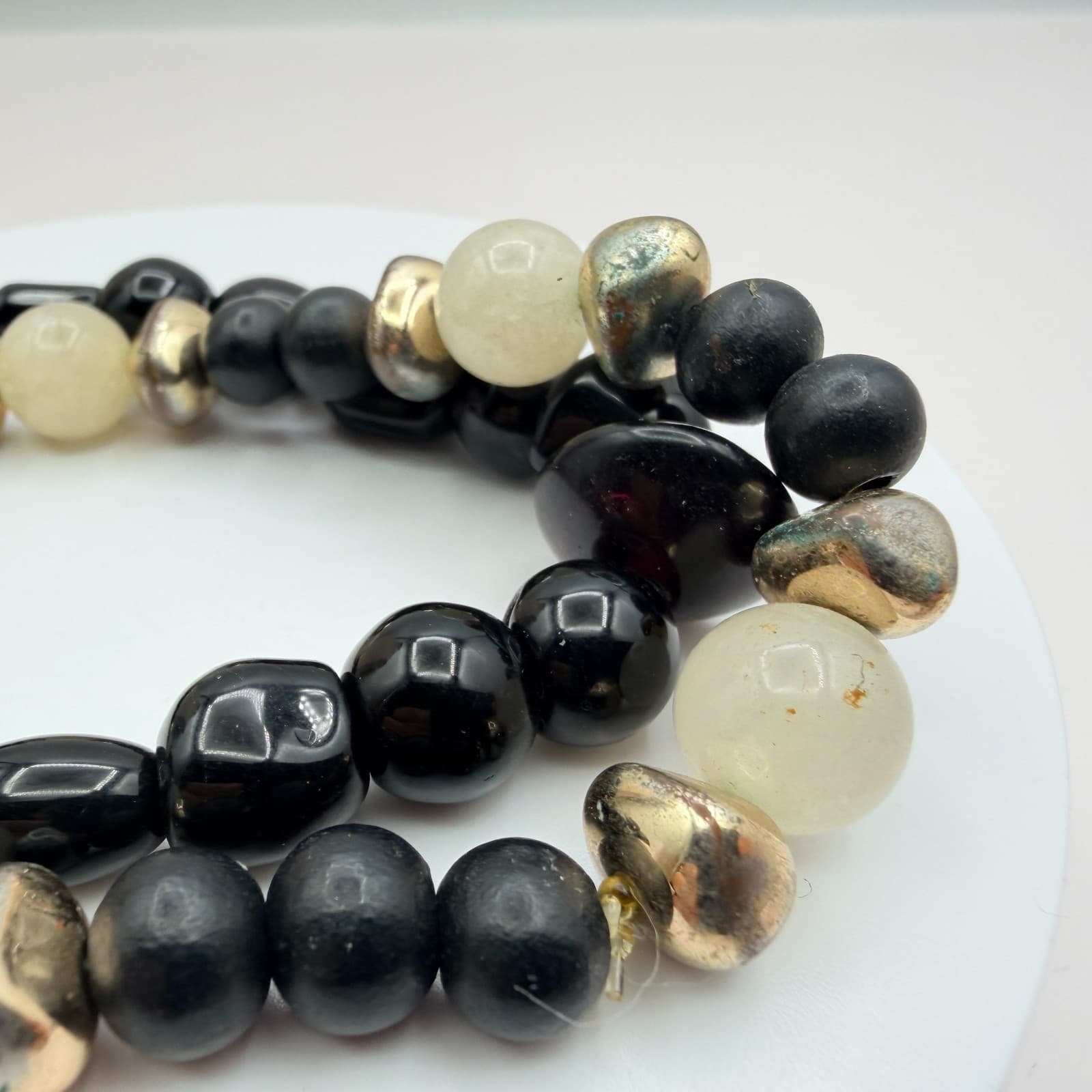 Vintage Y2K Gold Tone Black White Beaded Stretch Bracelet Boho Women's Jewelry - Thumbnail 4