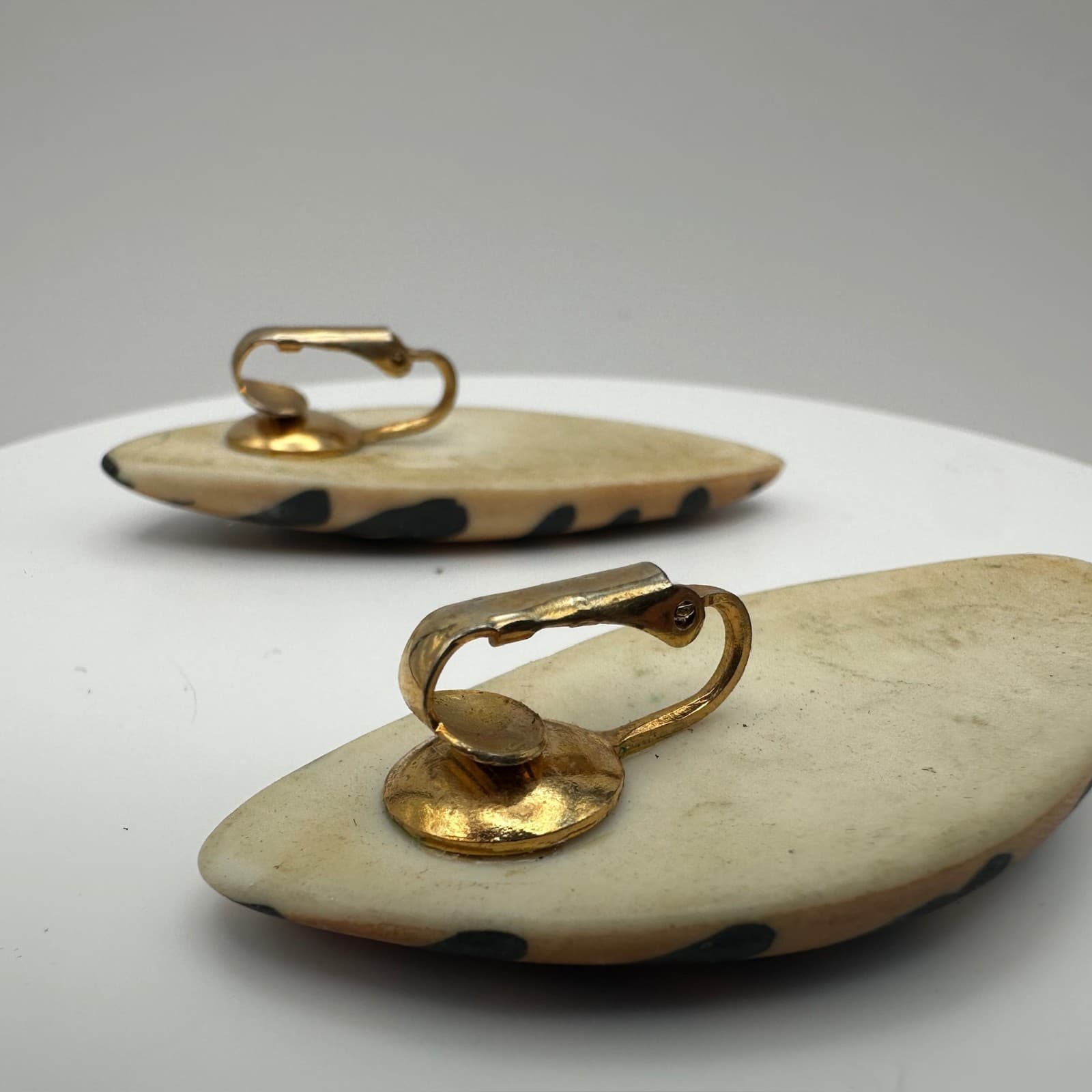 Vintage 90s Tiger Print Animal Statement Domed Clip-On Earrings Costume Jewelry - Thumbnail 5