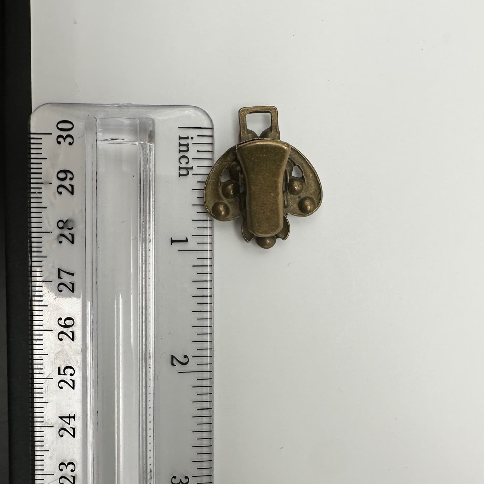 Vintage 90s Statement Clip-On Earring Bronze Tone Floral Leaf Rhinestone Jewelry - Thumbnail 7