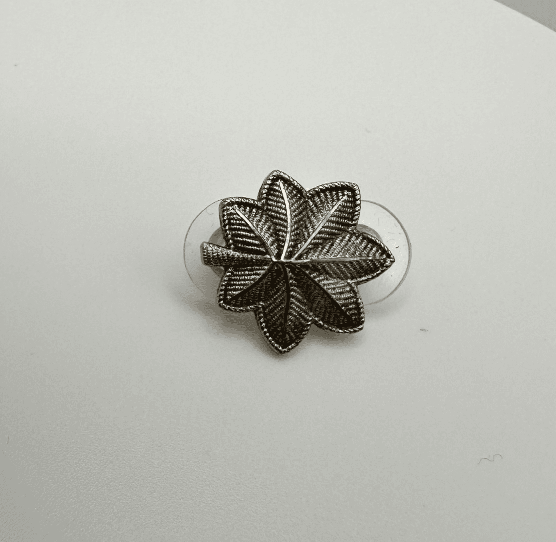 Vintage 80s /90s Leaf Floral Pin Badge Silver Tone Textured Brooch Style Jewelry - Thumbnail 3