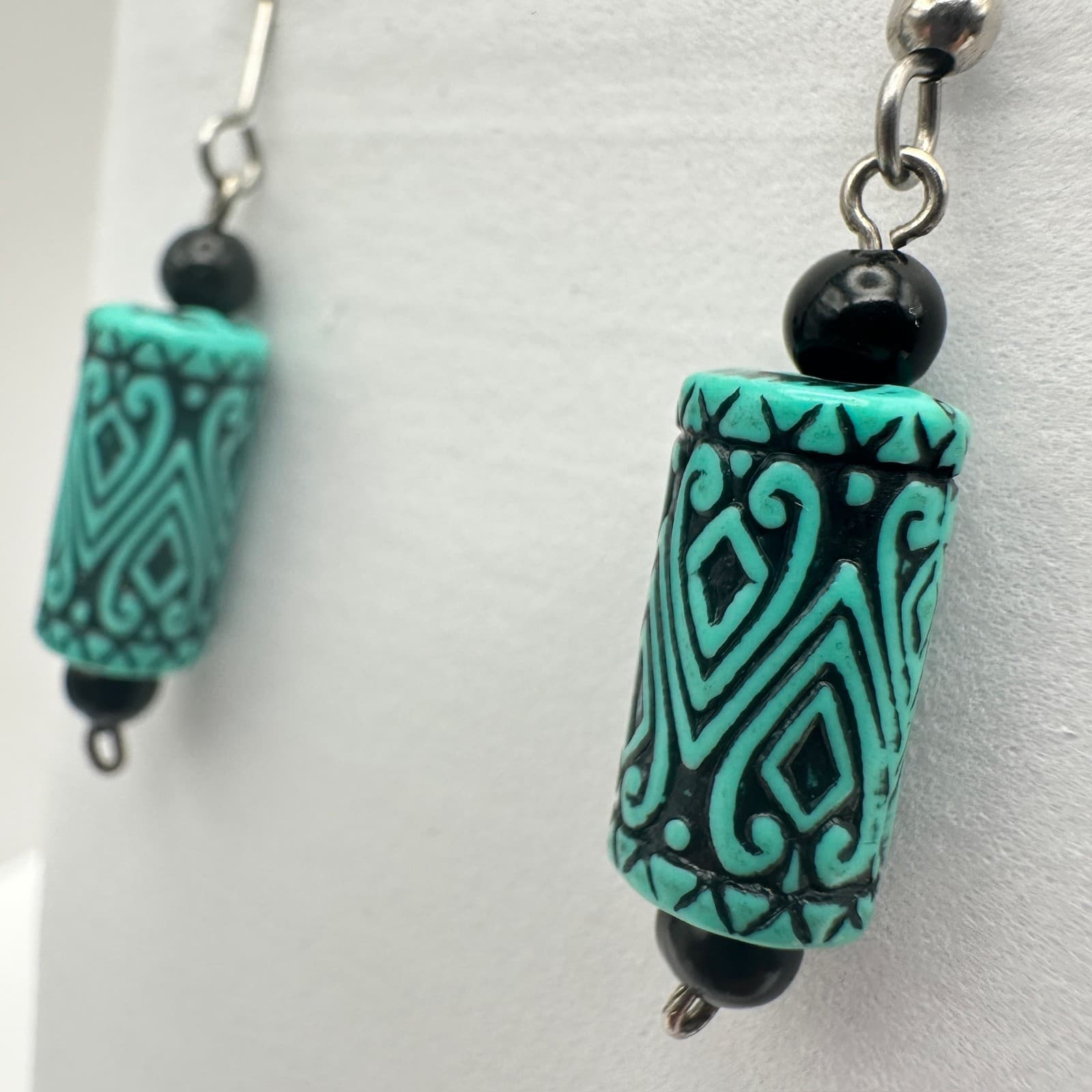 Vintage 90s Boho Teal Cylinder Drop Earrings Black Accents Tribal Pattern - Thumbnail 4