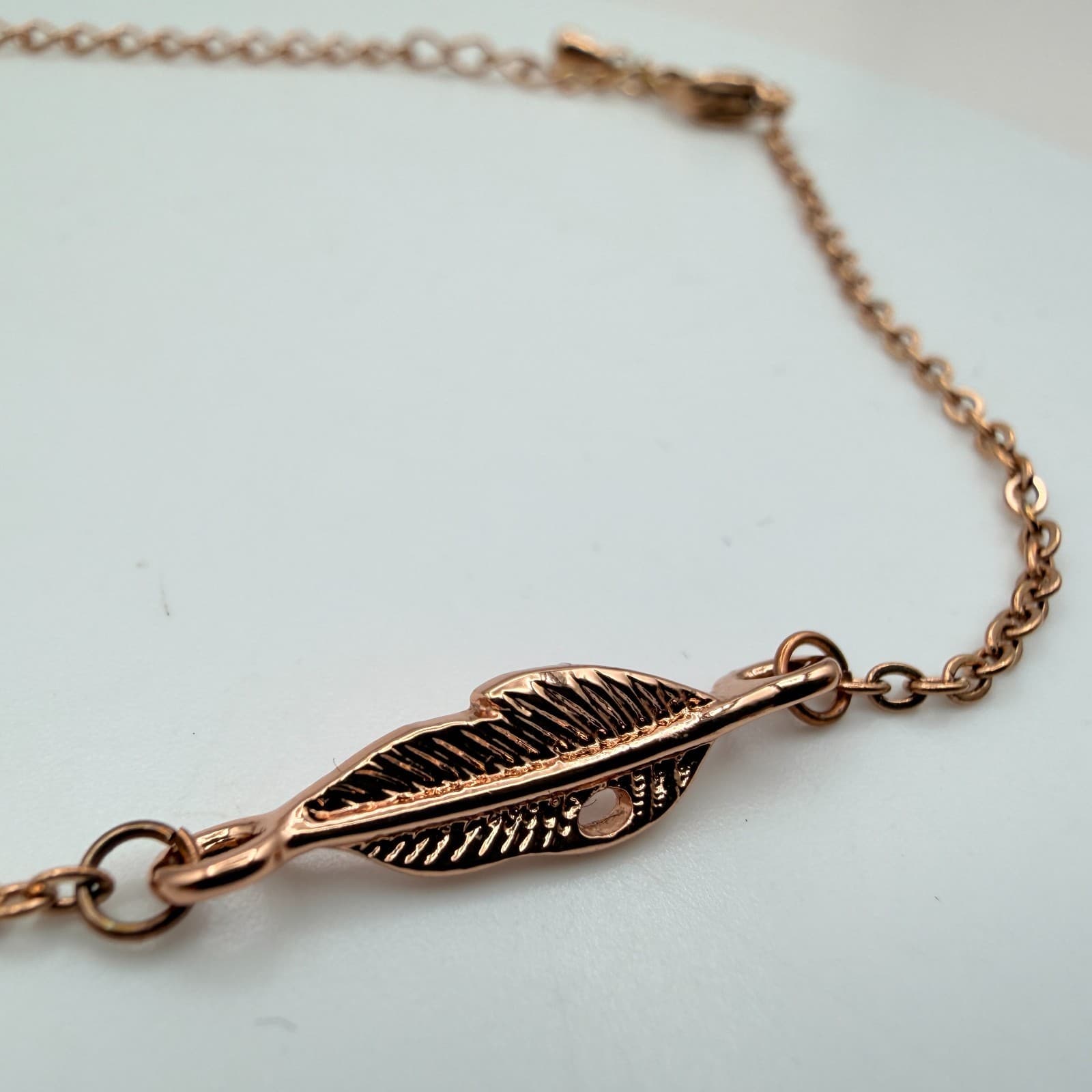 Vintage Y2K Rose Gold Tone Feather Bracelet Boho Women's Classic Jewelry - Image 1