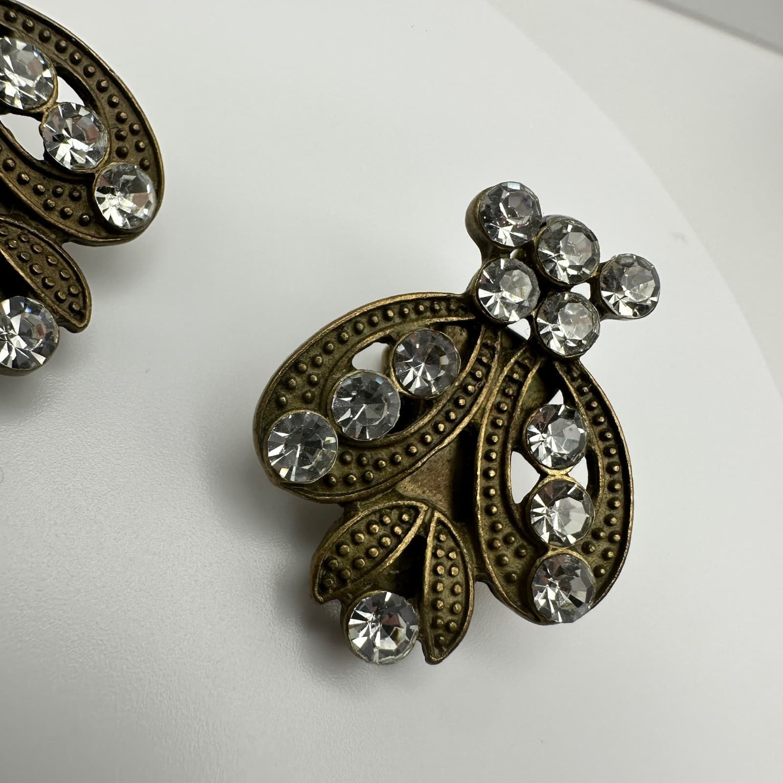 Vintage 90s Statement Clip-On Earring Bronze Tone Floral Leaf Rhinestone Jewelry - Thumbnail 3