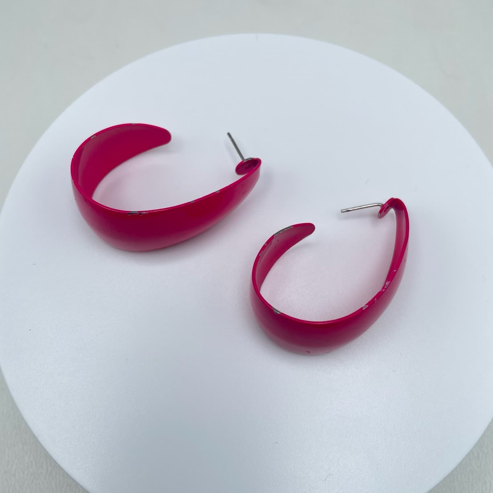 Vintage 80s Silver Tone Pink Hoop Earrings Boho Women's Classic Fashion Jewelry - Image 1