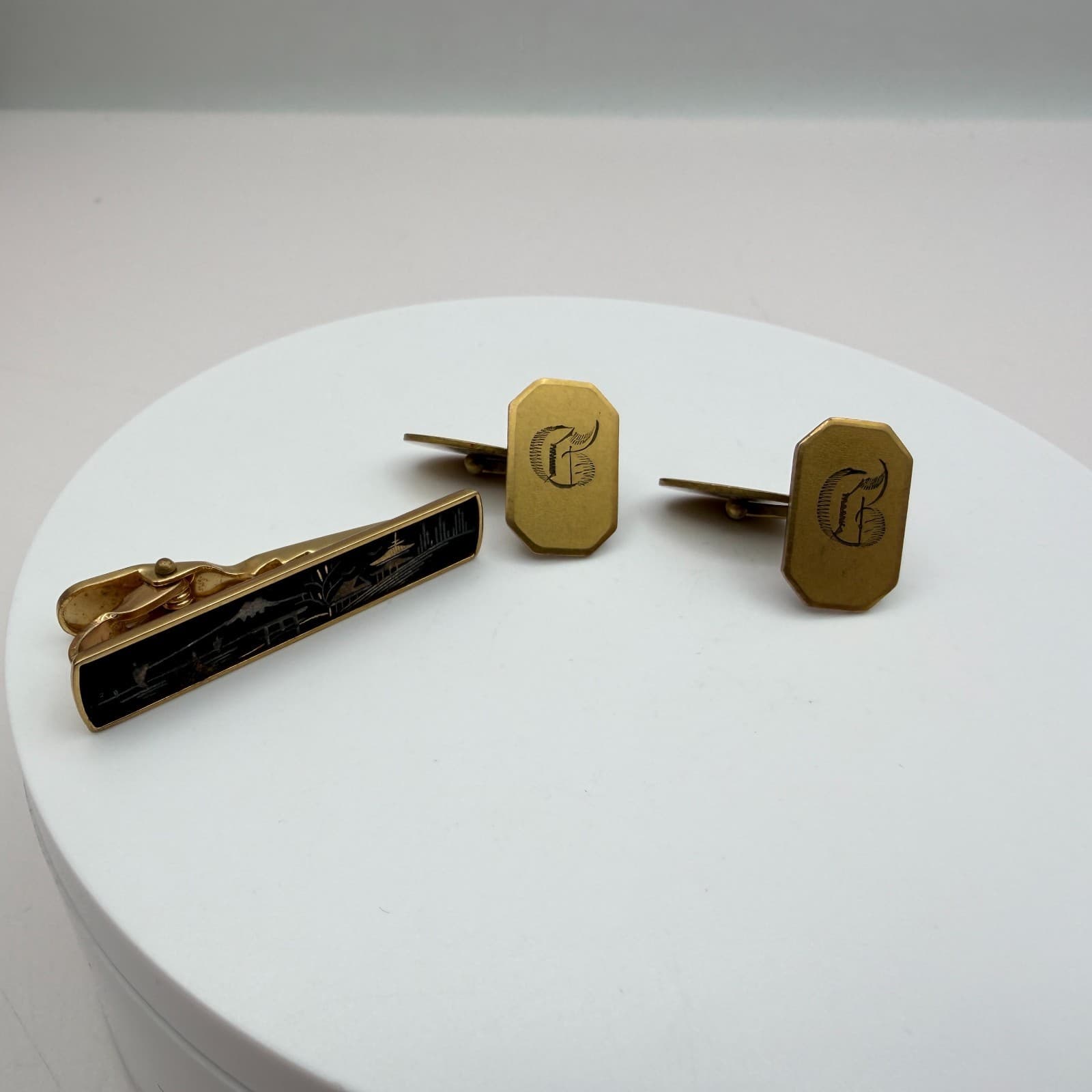 Vintage 90s Gold Tone Tie Clip Cufflinks Set Men's Classic Fashion Jewelry - Thumbnail 2