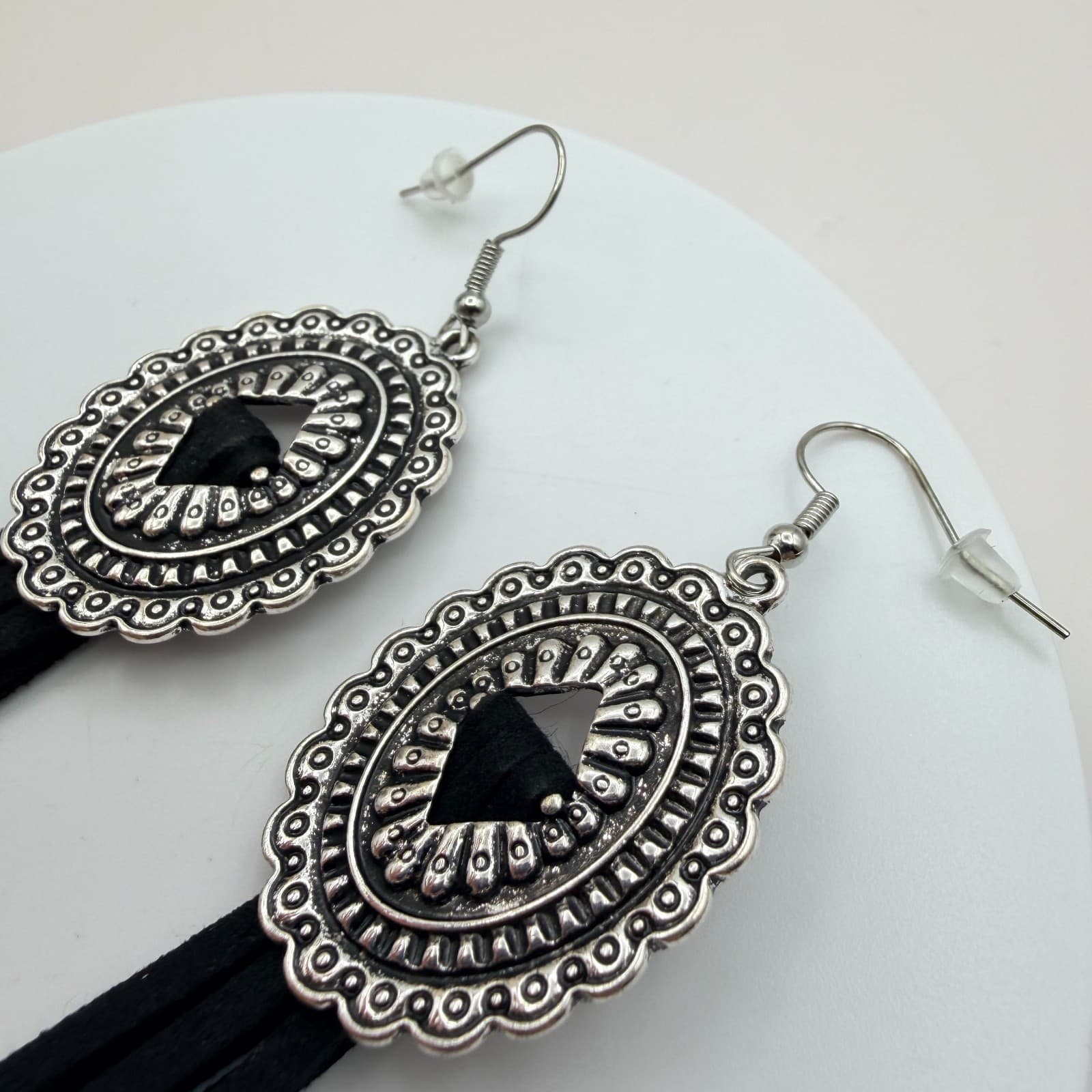 Vintage 90s Silver Tone Oval Dangle Earrings Black Faux Suede Tassel Jewelry - Thumbnail 6