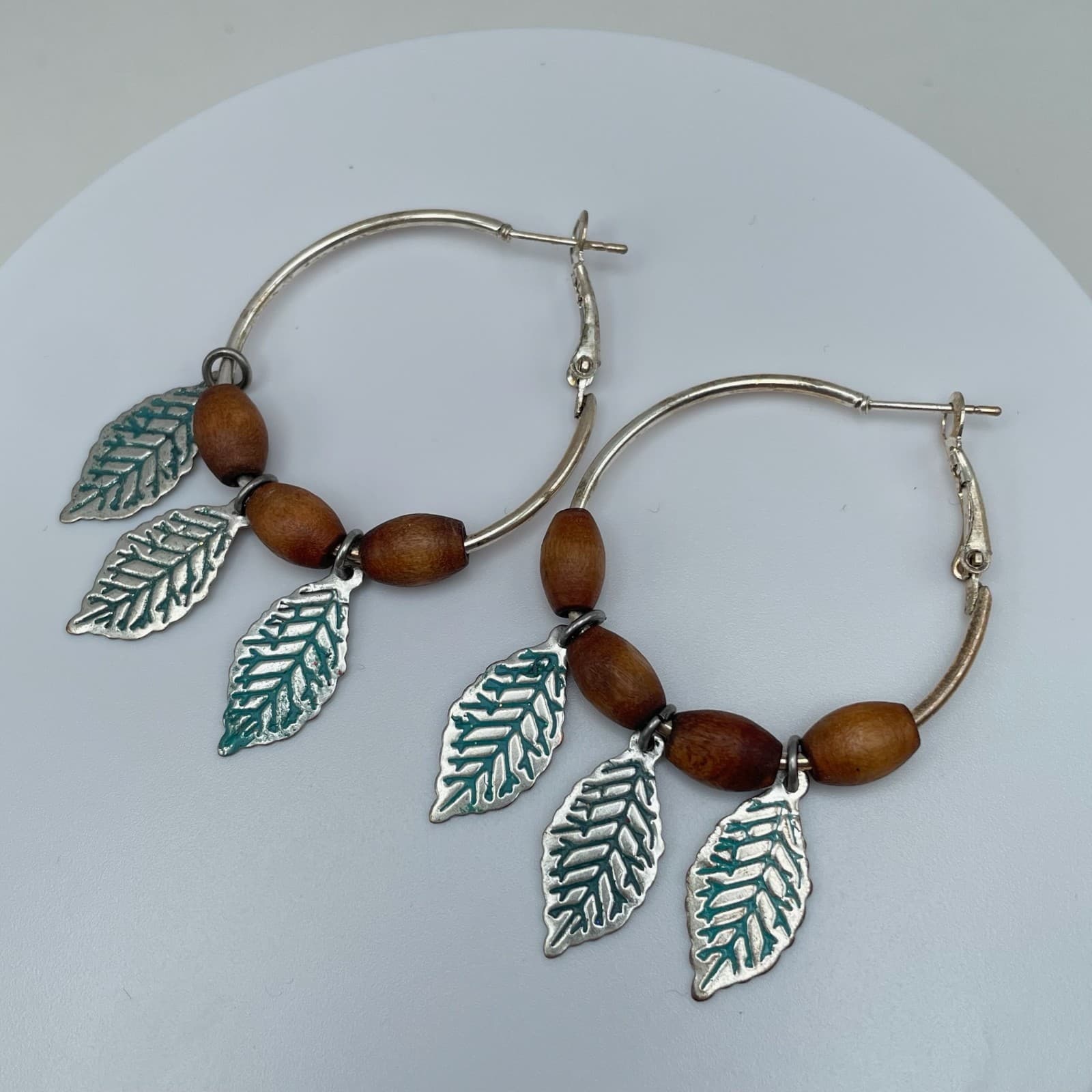 Vintage 90s Boho Silver Tone Hoop Earrings Wooden Beaded Patina Leaf Jewelry - Thumbnail 5