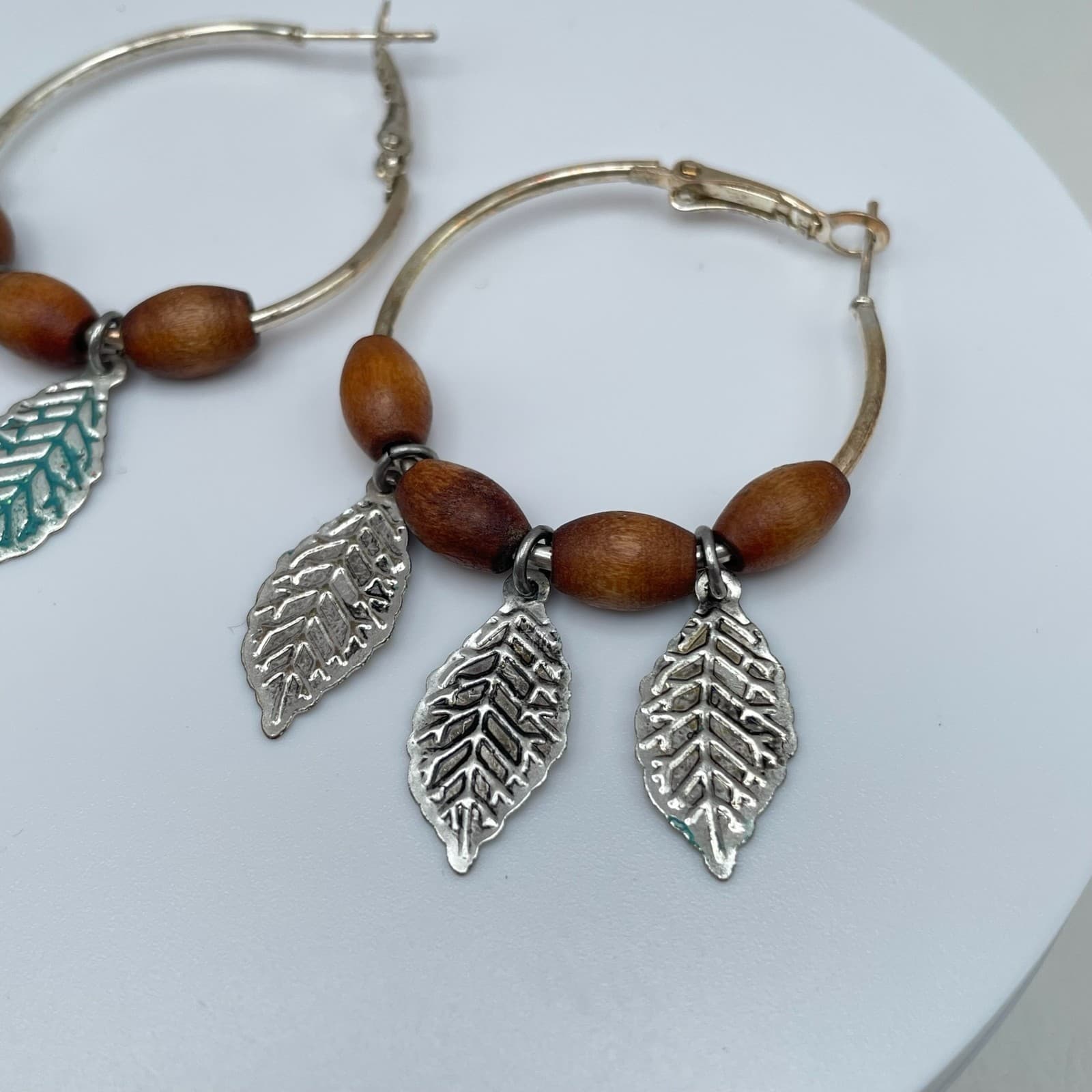 Vintage 90s Boho Silver Tone Hoop Earrings Wooden Beaded Patina Leaf Jewelry - Thumbnail 4