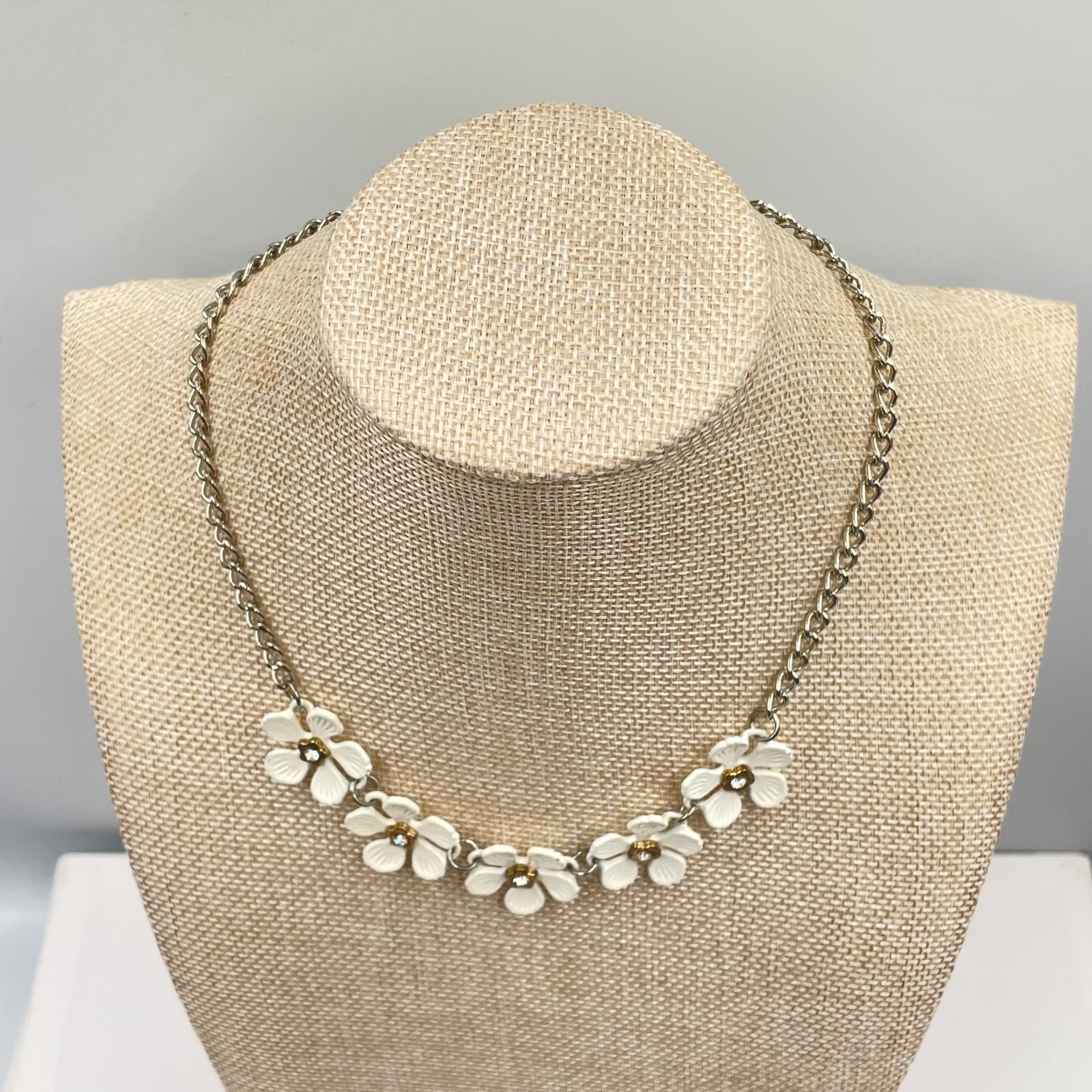 VTG Silver-Tone White Rhinestone Petal Daisy Charm Garland Bib Station Necklace - Thumbnail 4