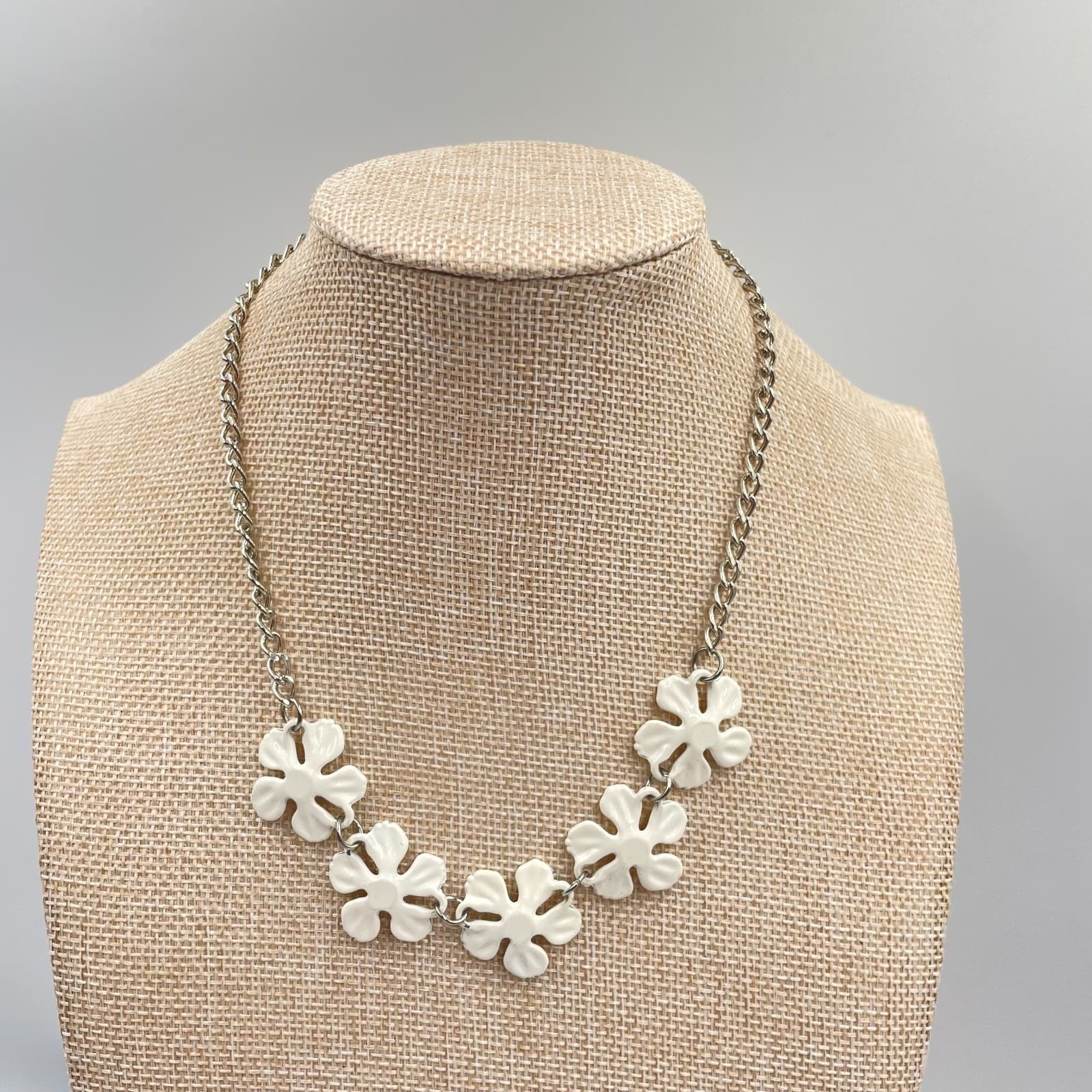 VTG Silver-Tone White Rhinestone Petal Daisy Charm Garland Bib Station Necklace - Thumbnail 9