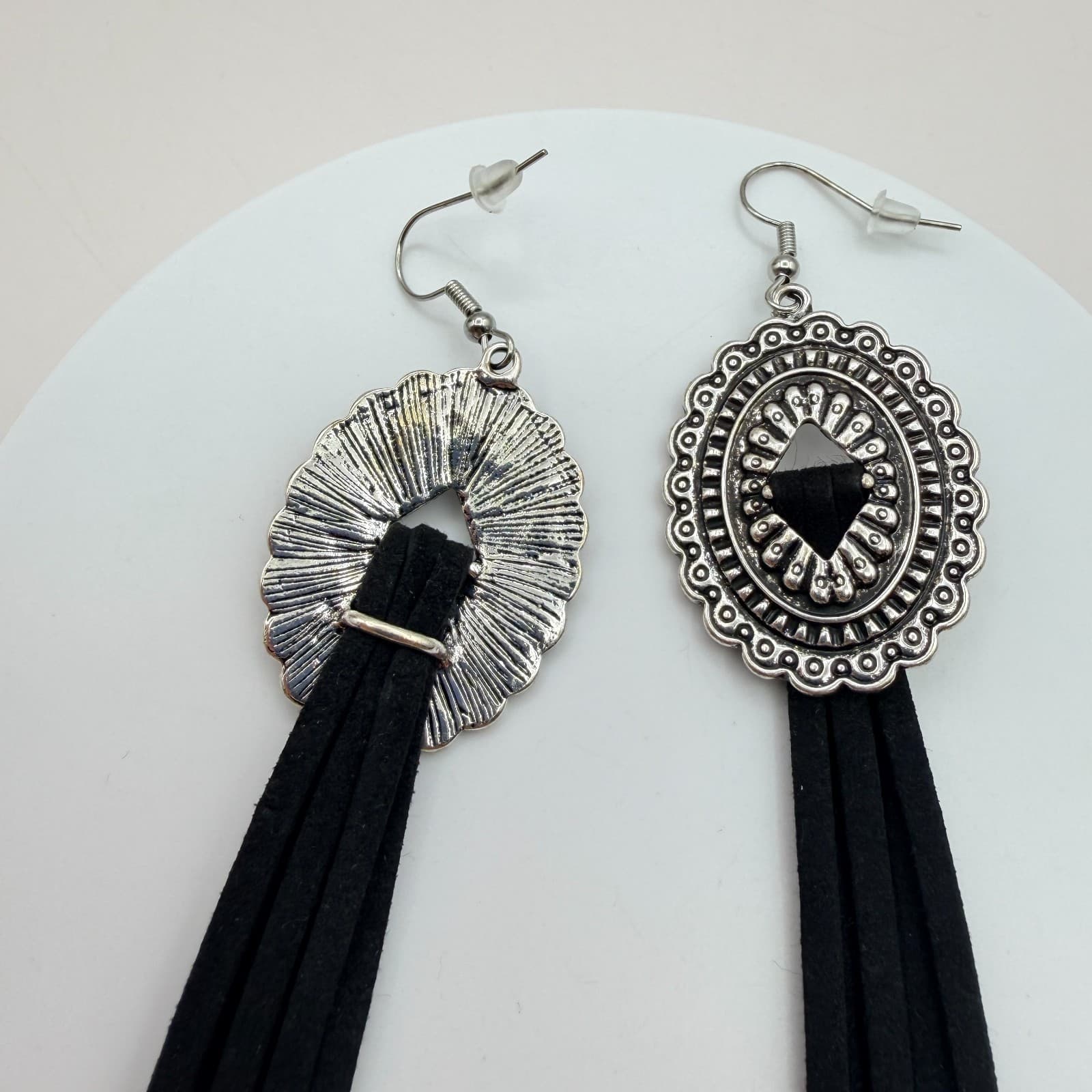 Vintage 90s Silver Tone Oval Dangle Earrings Black Faux Suede Tassel Jewelry - Thumbnail 8