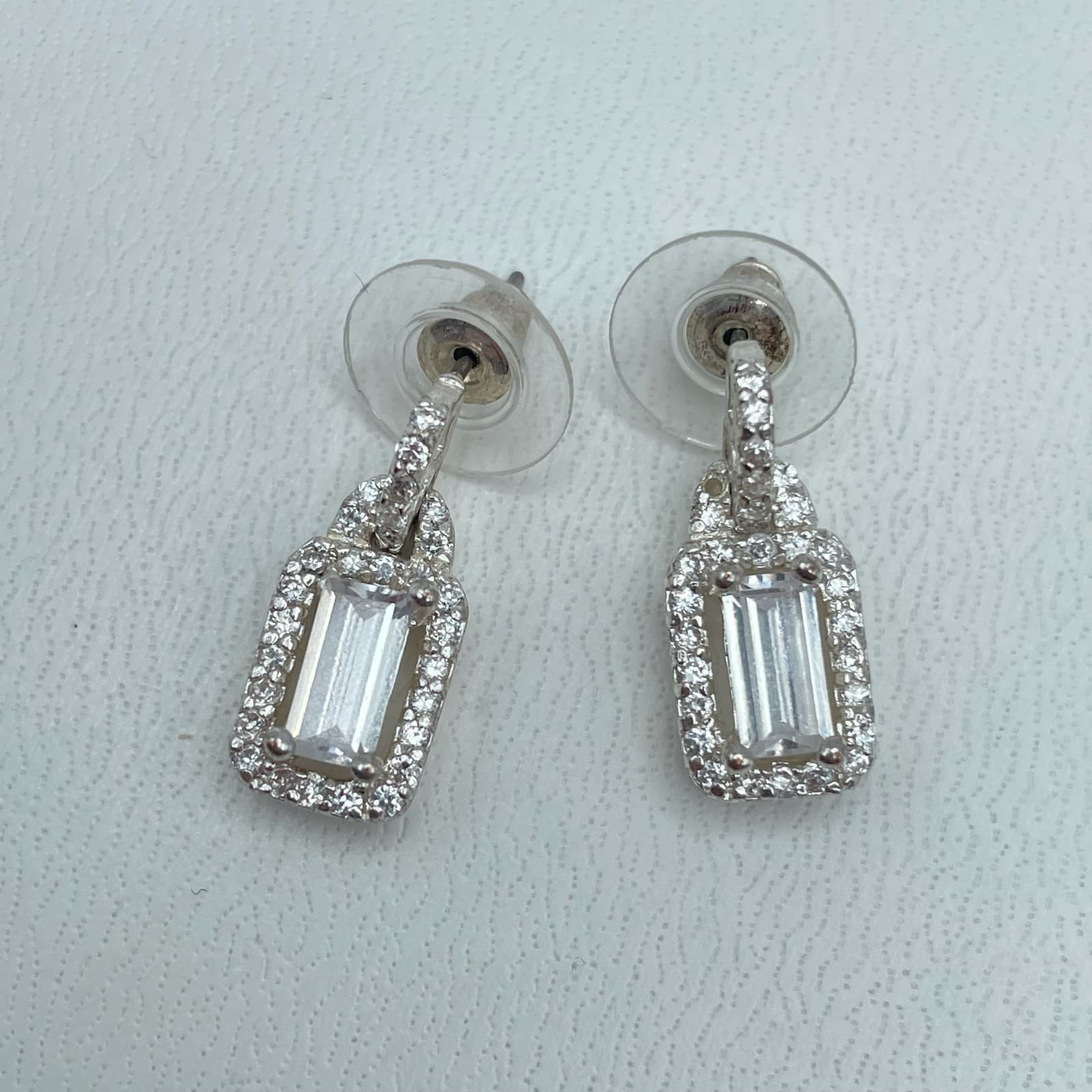 Vintage 80s 90s Silver Tone Emerald Cut Clear Glass Halo Dangle Drop Earrings - Thumbnail 6