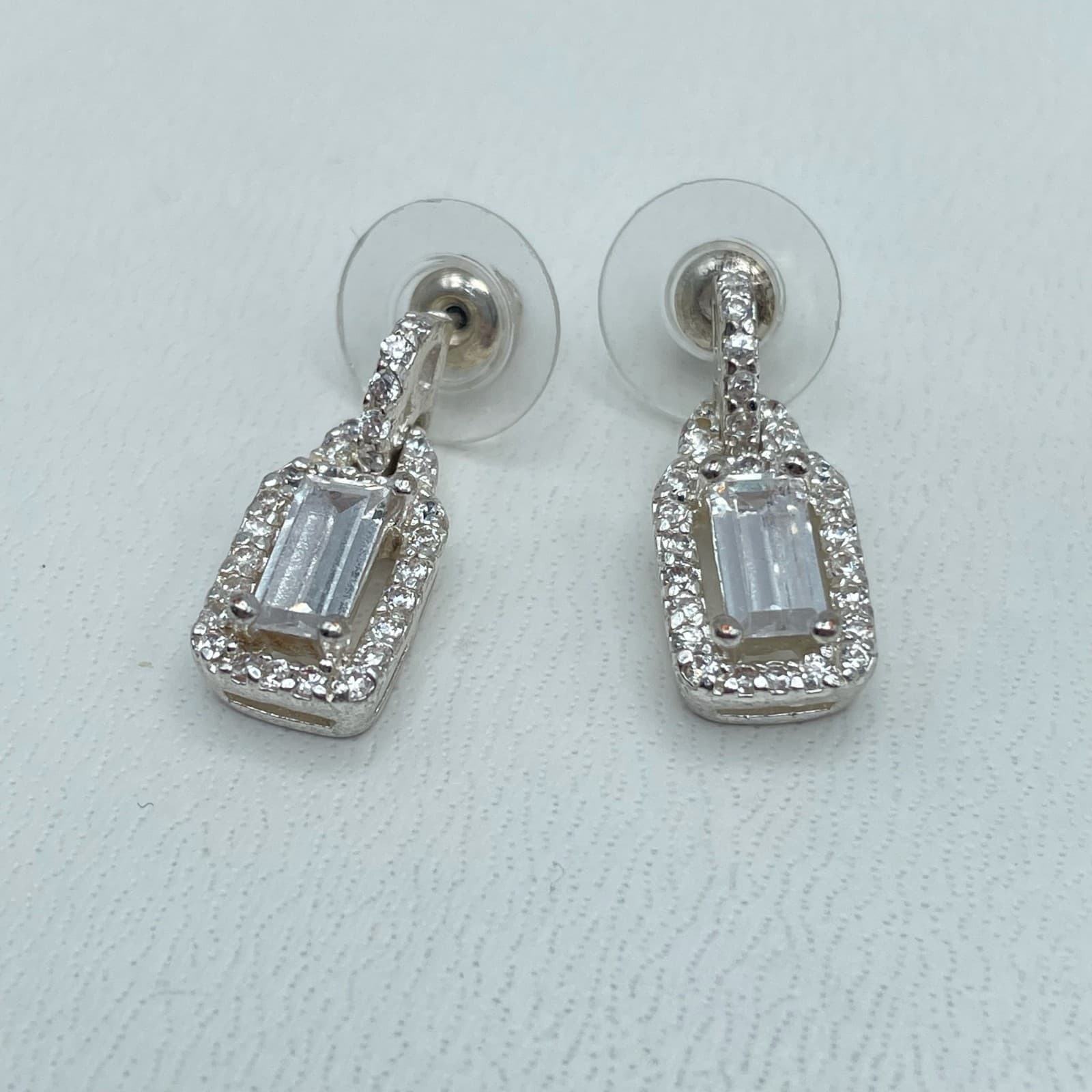Vintage 80s 90s Silver Tone Emerald Cut Clear Glass Halo Dangle Drop Earrings - Thumbnail 7