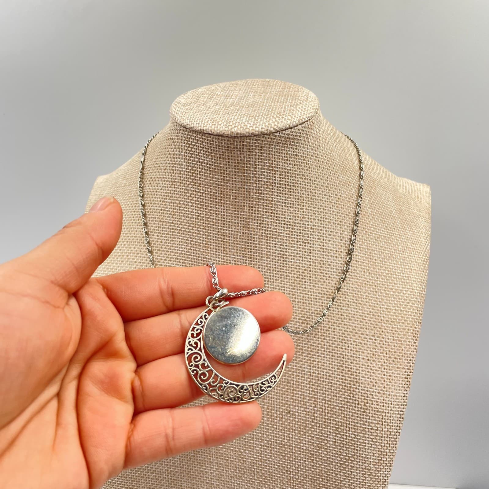 Vintage Silver-Tone Celestial Boho Disc Filigree Crescent Moon Pendant Necklace - Thumbnail 3