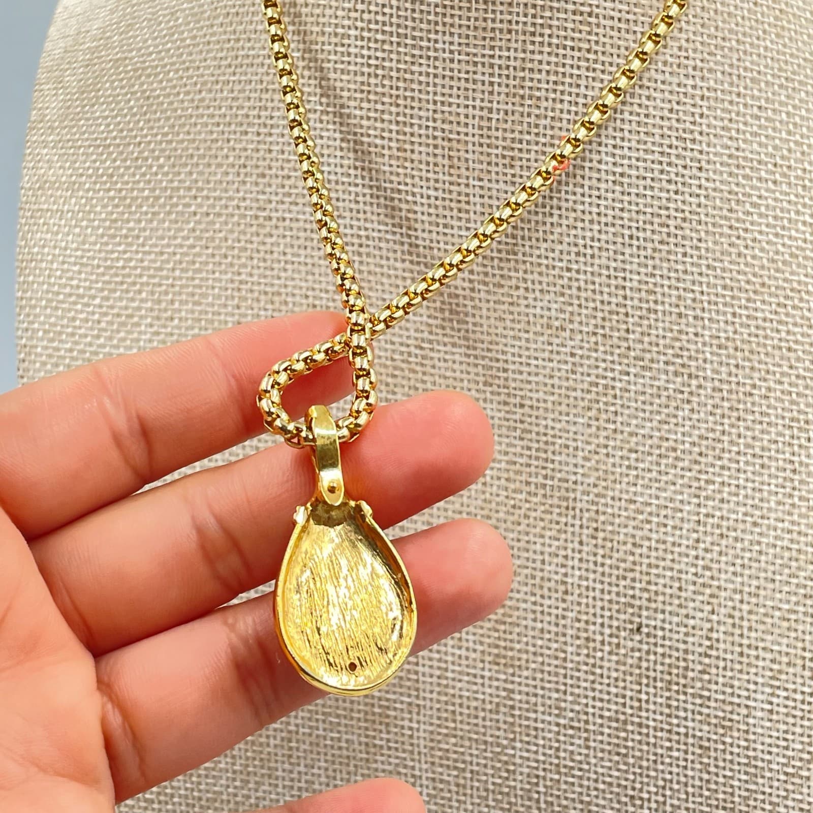 VTG Gold-Tone Mother of Pearls Rhinestone Embellished Teardrop Pendant Necklace - Thumbnail 5