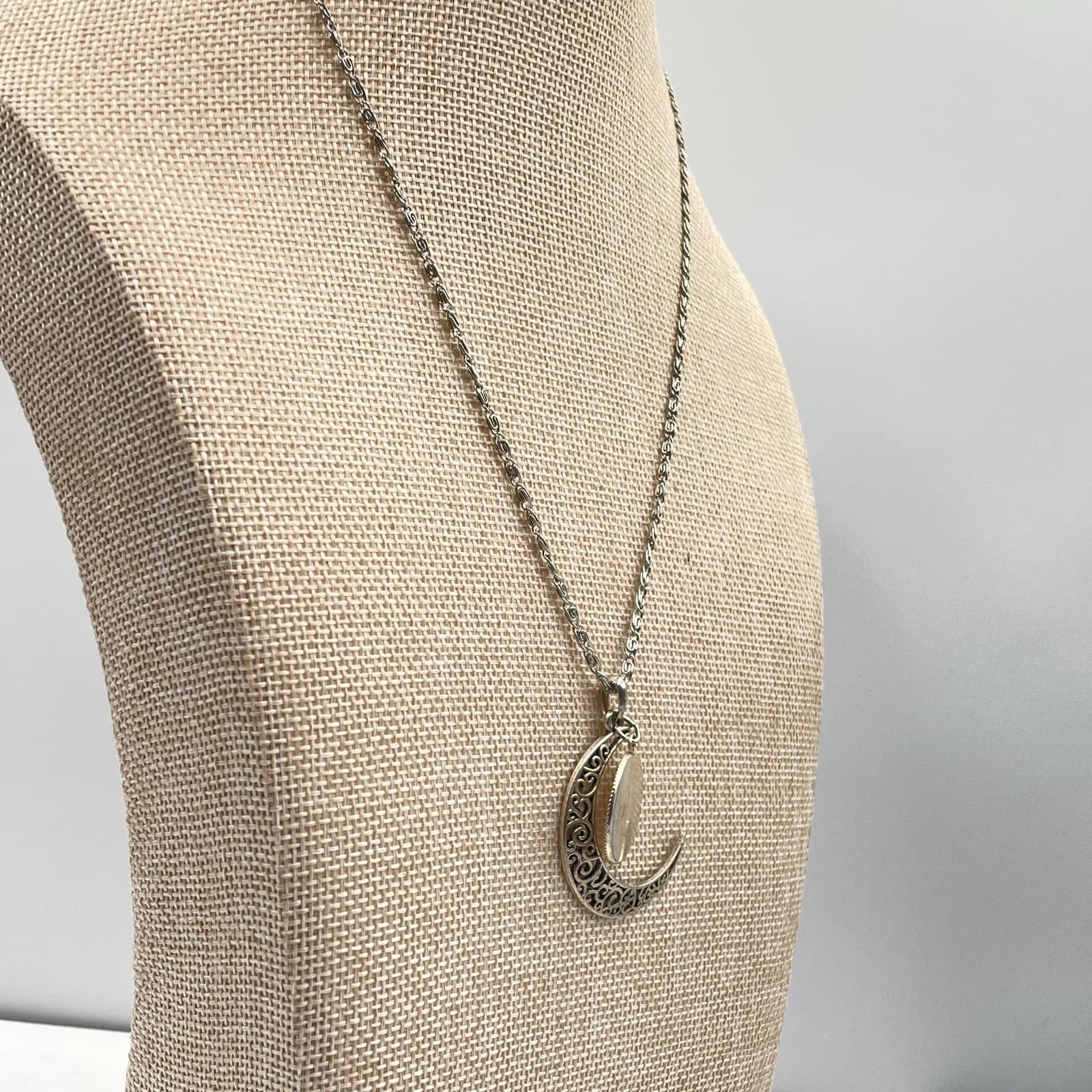 Vintage Silver-Tone Celestial Boho Disc Filigree Crescent Moon Pendant Necklace - Thumbnail 7